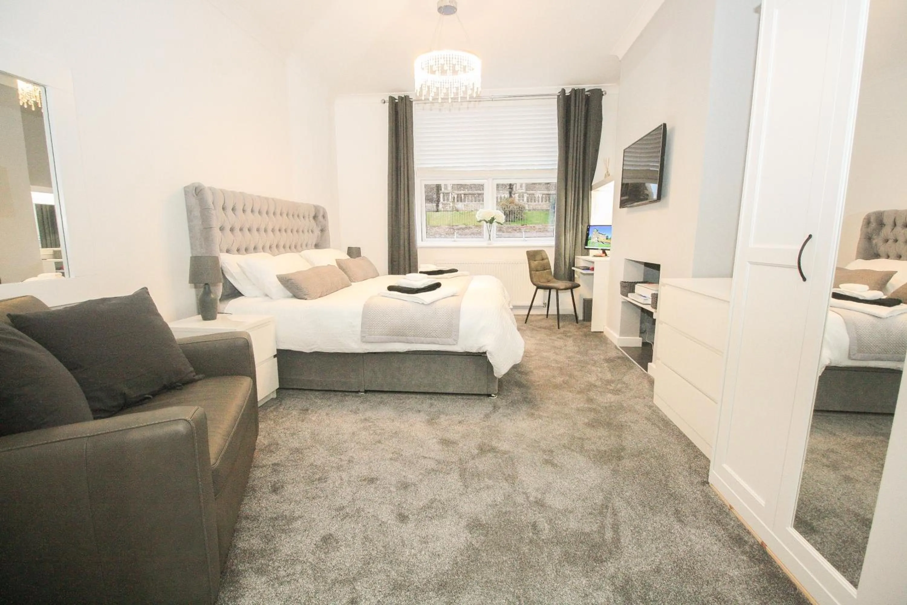 Bedroom in Roman Quarter