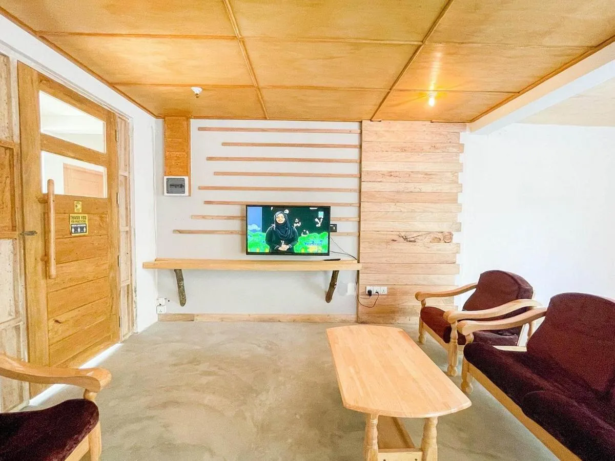 Communal lounge/ TV room in Suffix Retreat - Stay, Dive & Explore Fuvahmulah