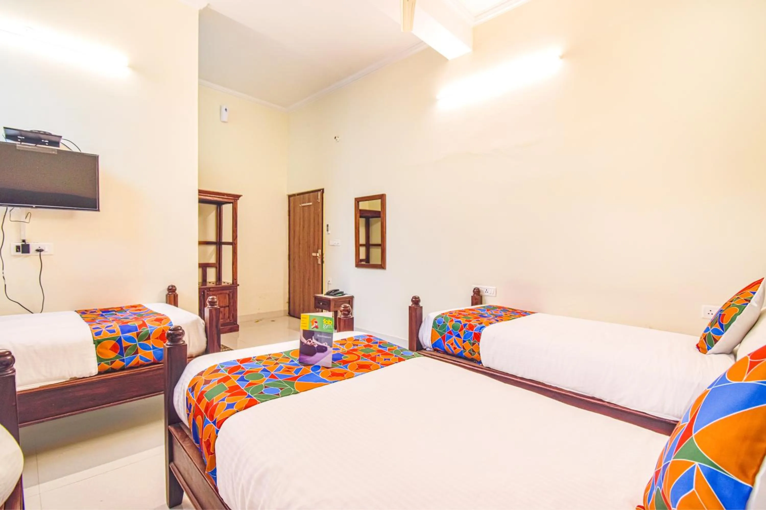 Communal lounge/ TV room, Bed in Noble House - A Heritage Home