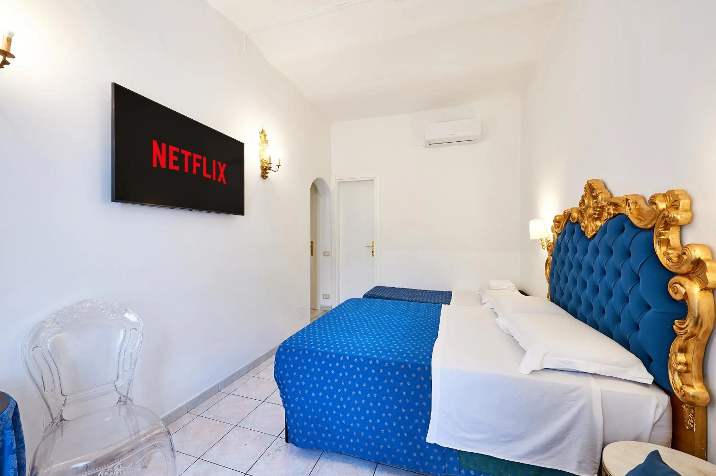 Bed in Hotel Virginia