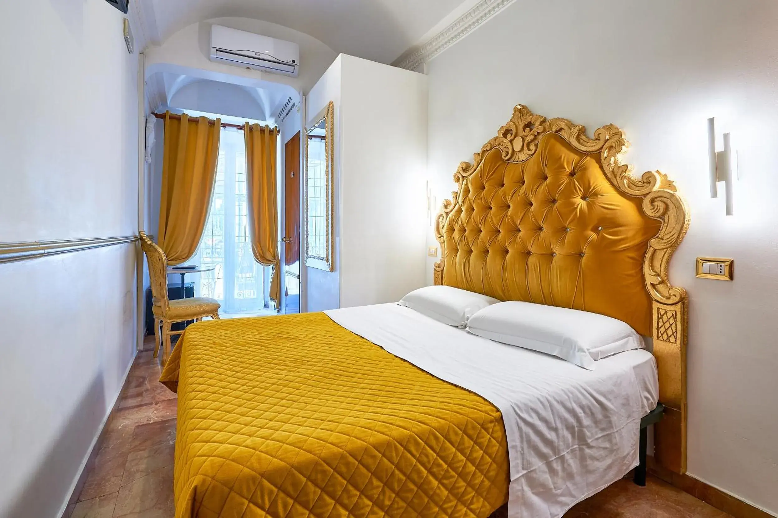 Bed in Hotel Virginia Bed in Hotel Virginia