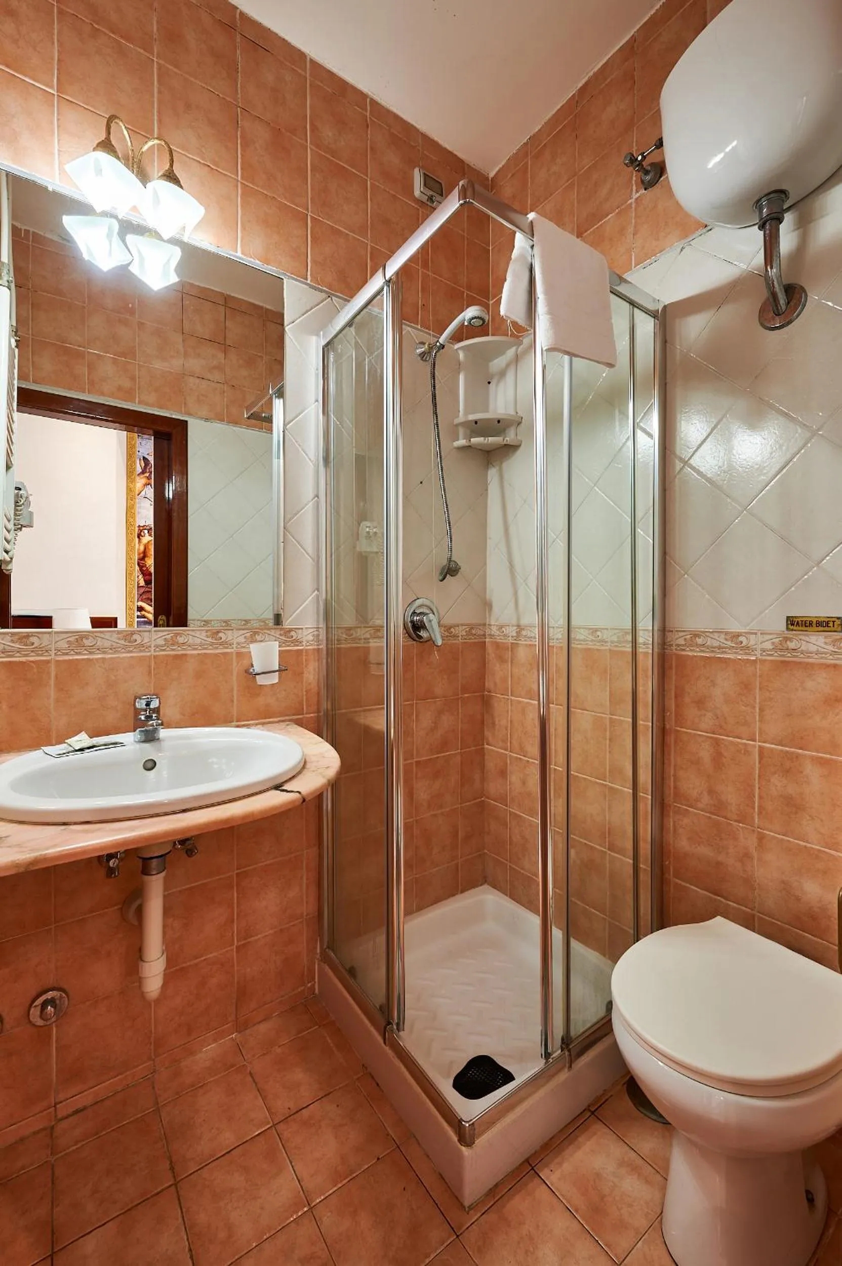 Shower in Hotel Virginia