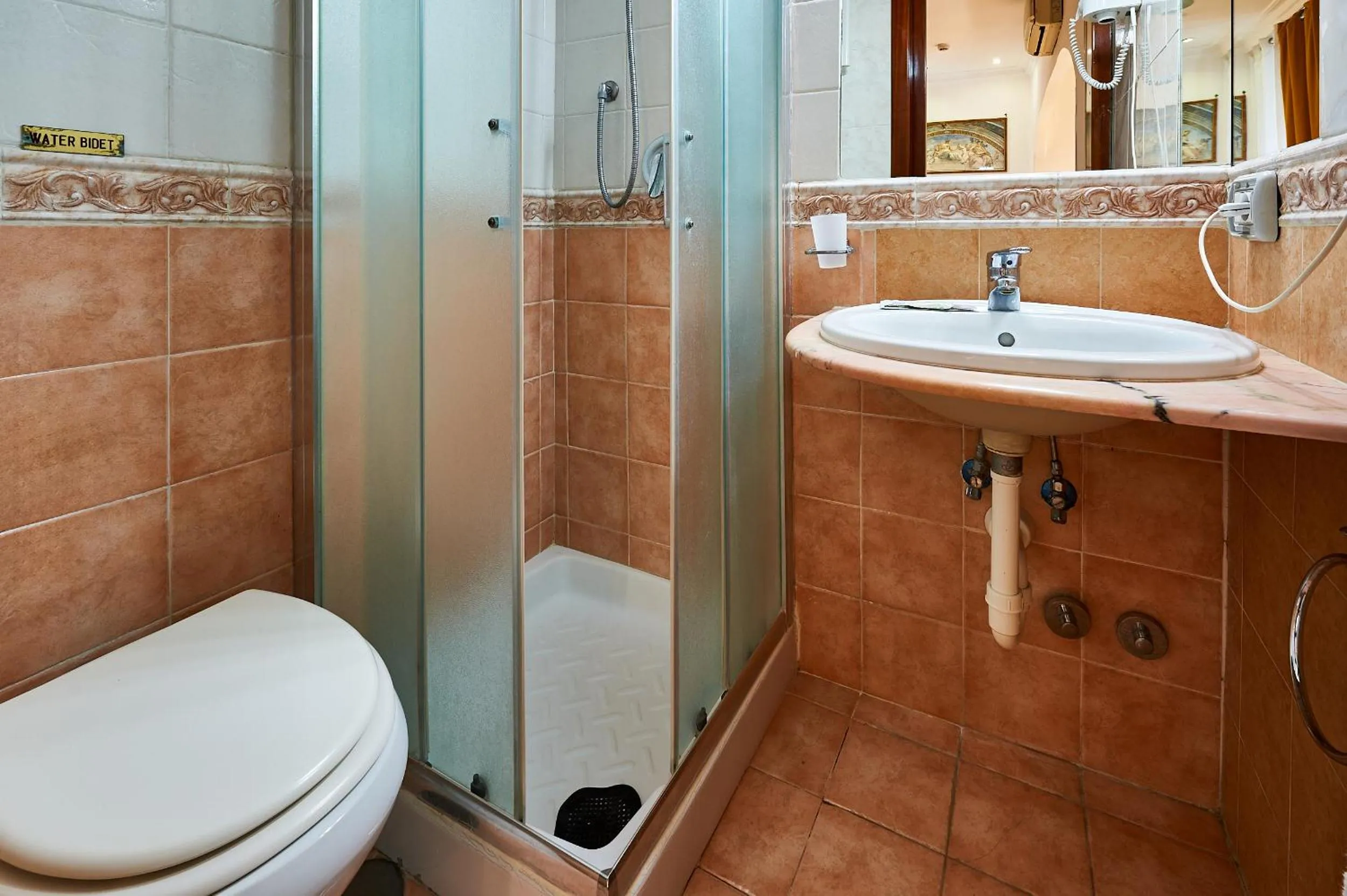 Shower in Hotel Virginia