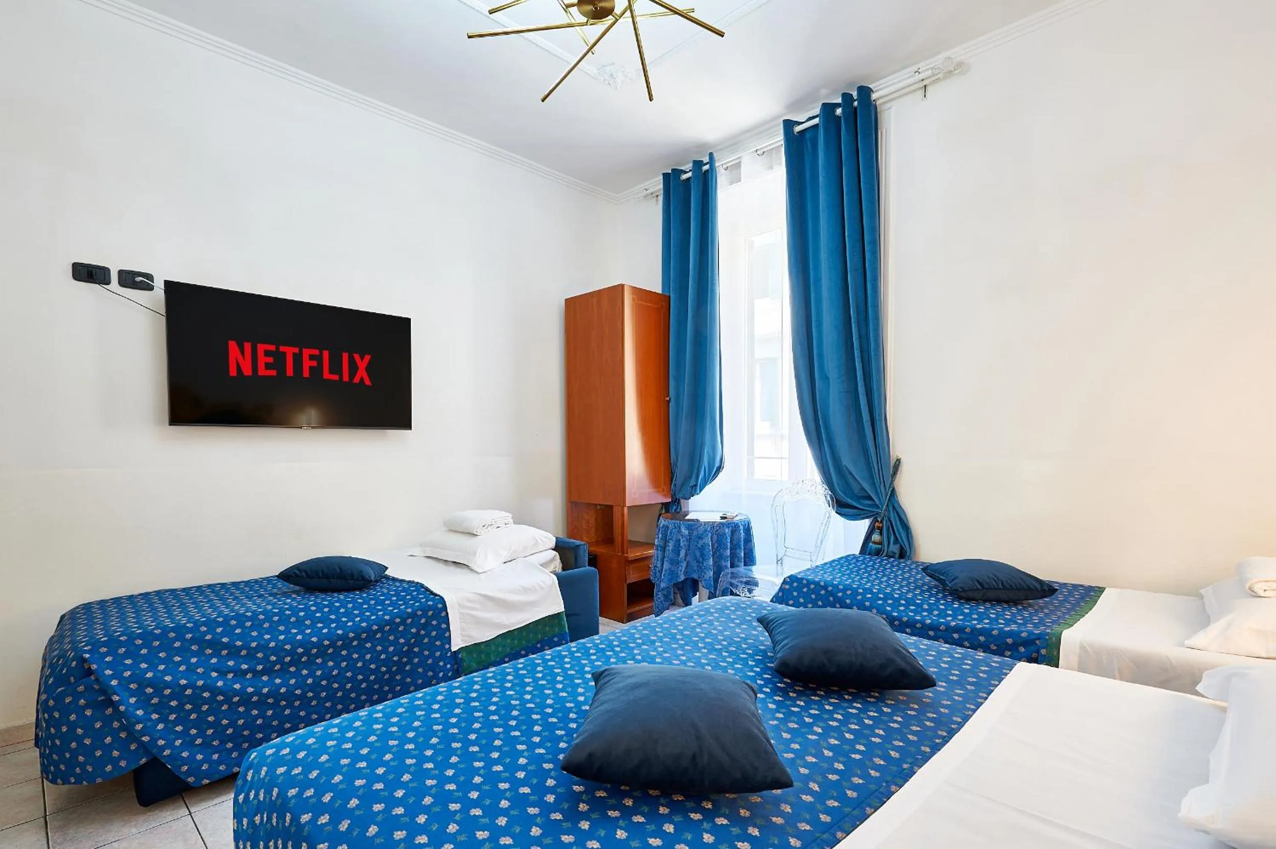 Bed in Hotel Virginia