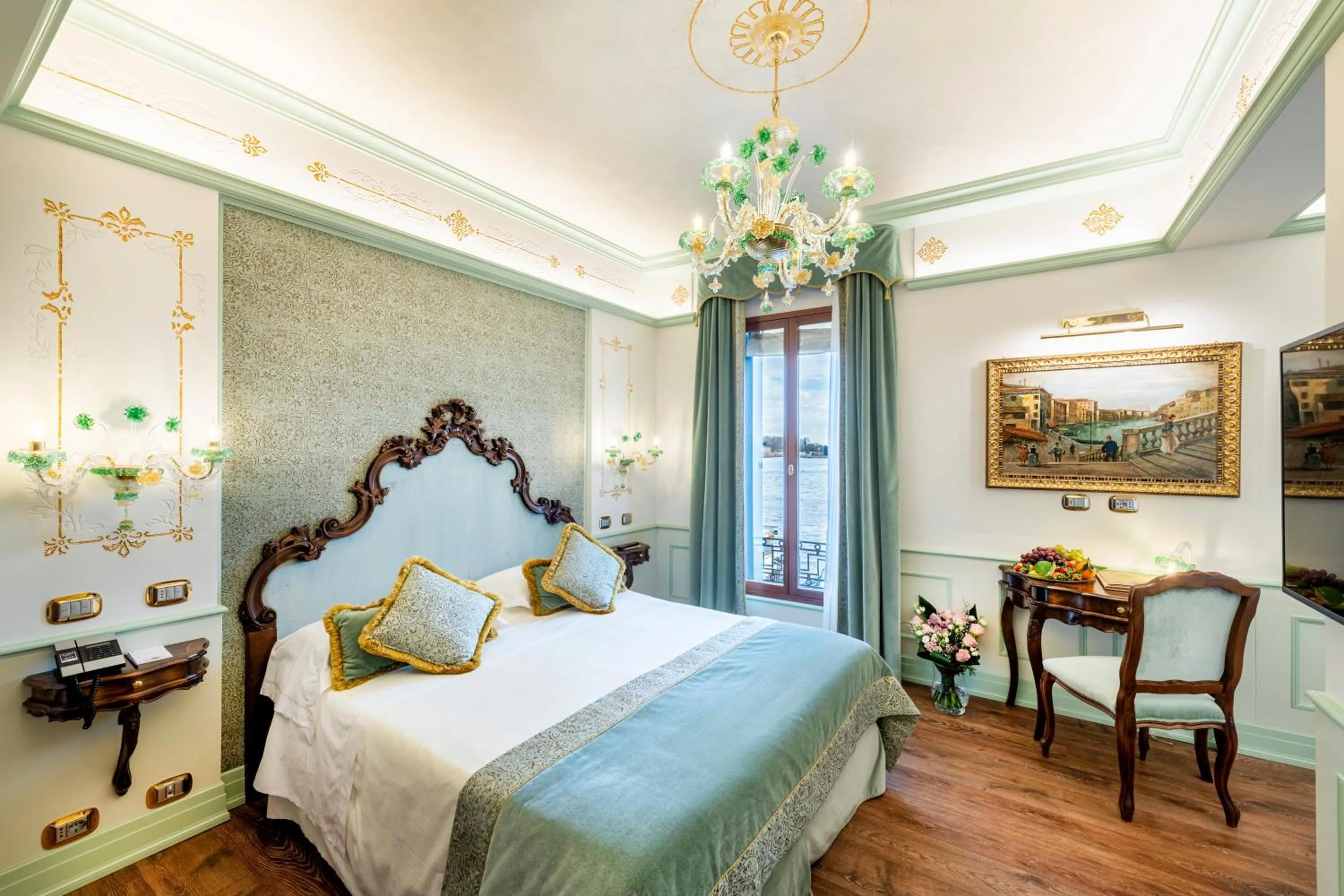 Sea view, Bed in Monaco & Grand Canal