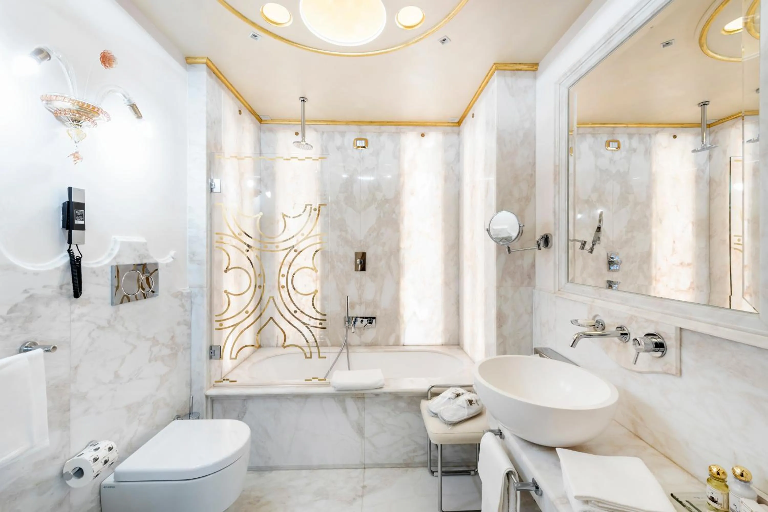 Bathroom in Monaco & Grand Canal