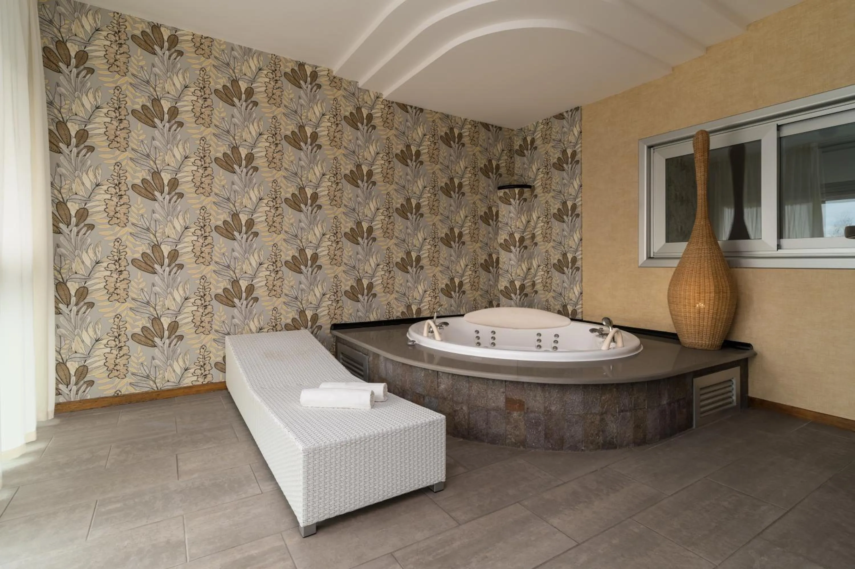 Hot Tub in Hotel Antares Sport Beauty & Wellness