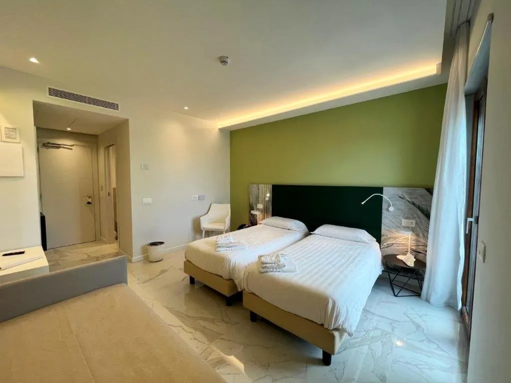 Bedroom, Bed in Hotel Alpha