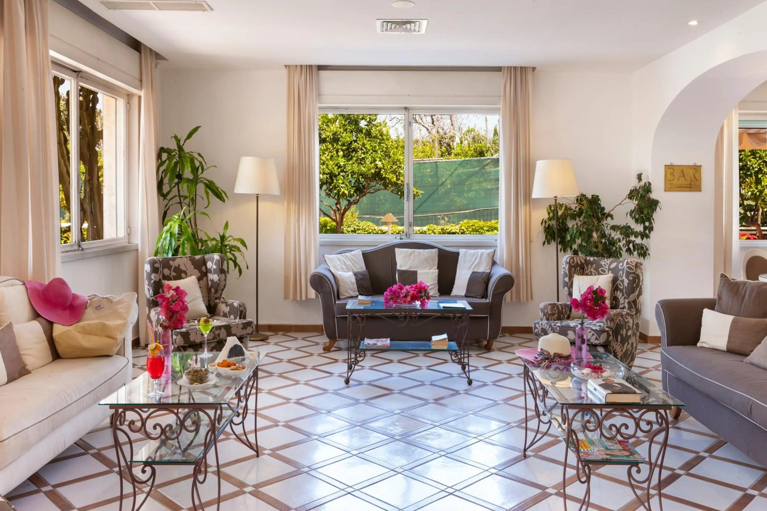 Lounge or bar in Hotel Alpha