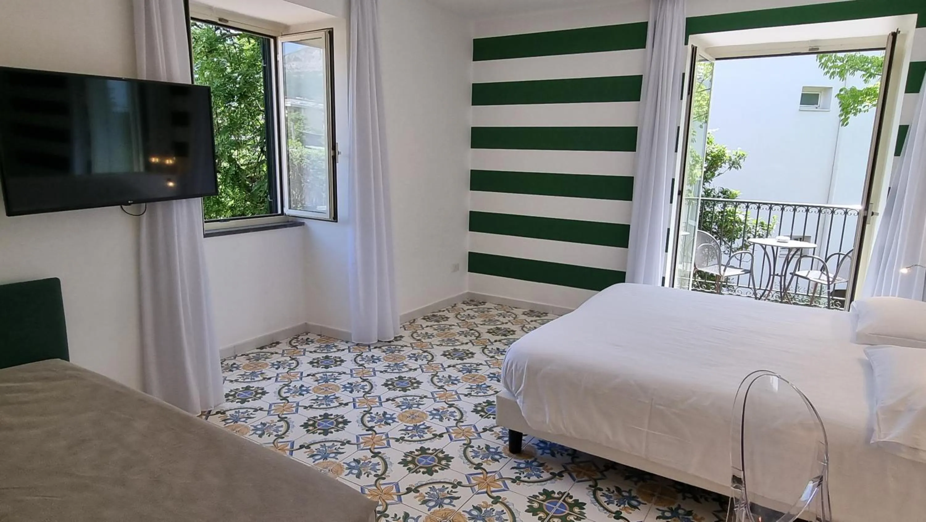 Bedroom, Bed in Hotel Alpha