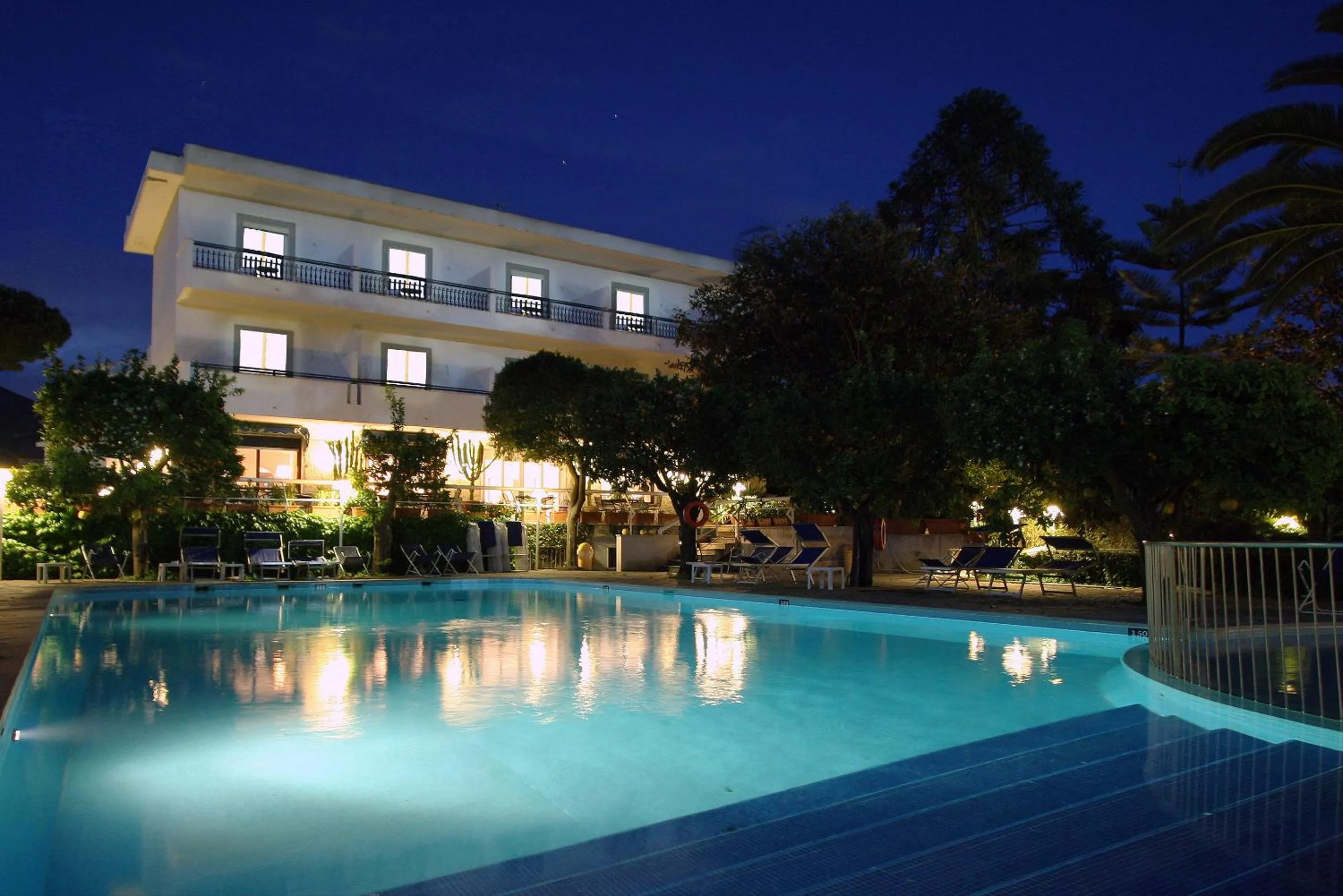 Facade/entrance in Hotel Alpha