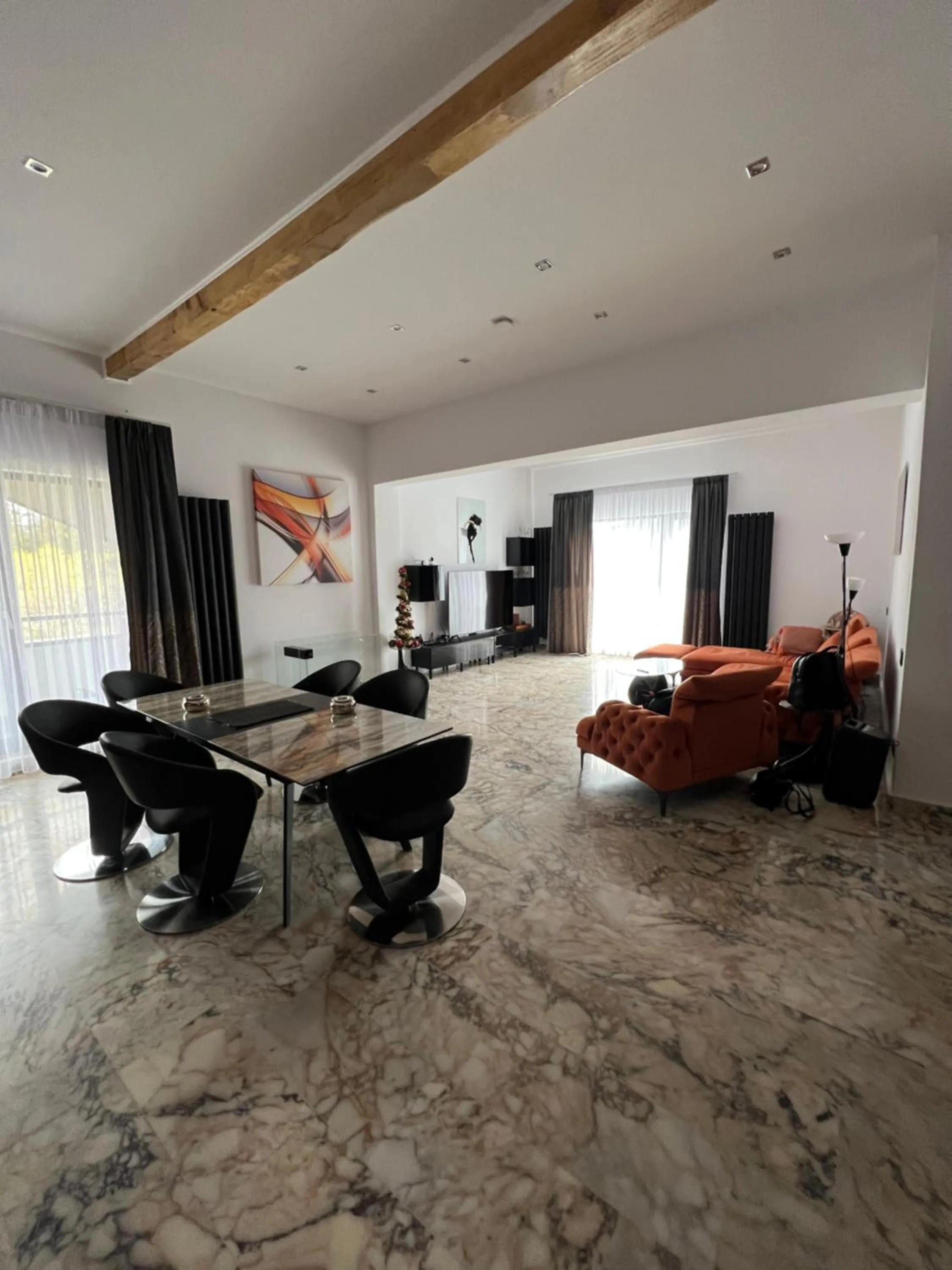 R&B Apartments