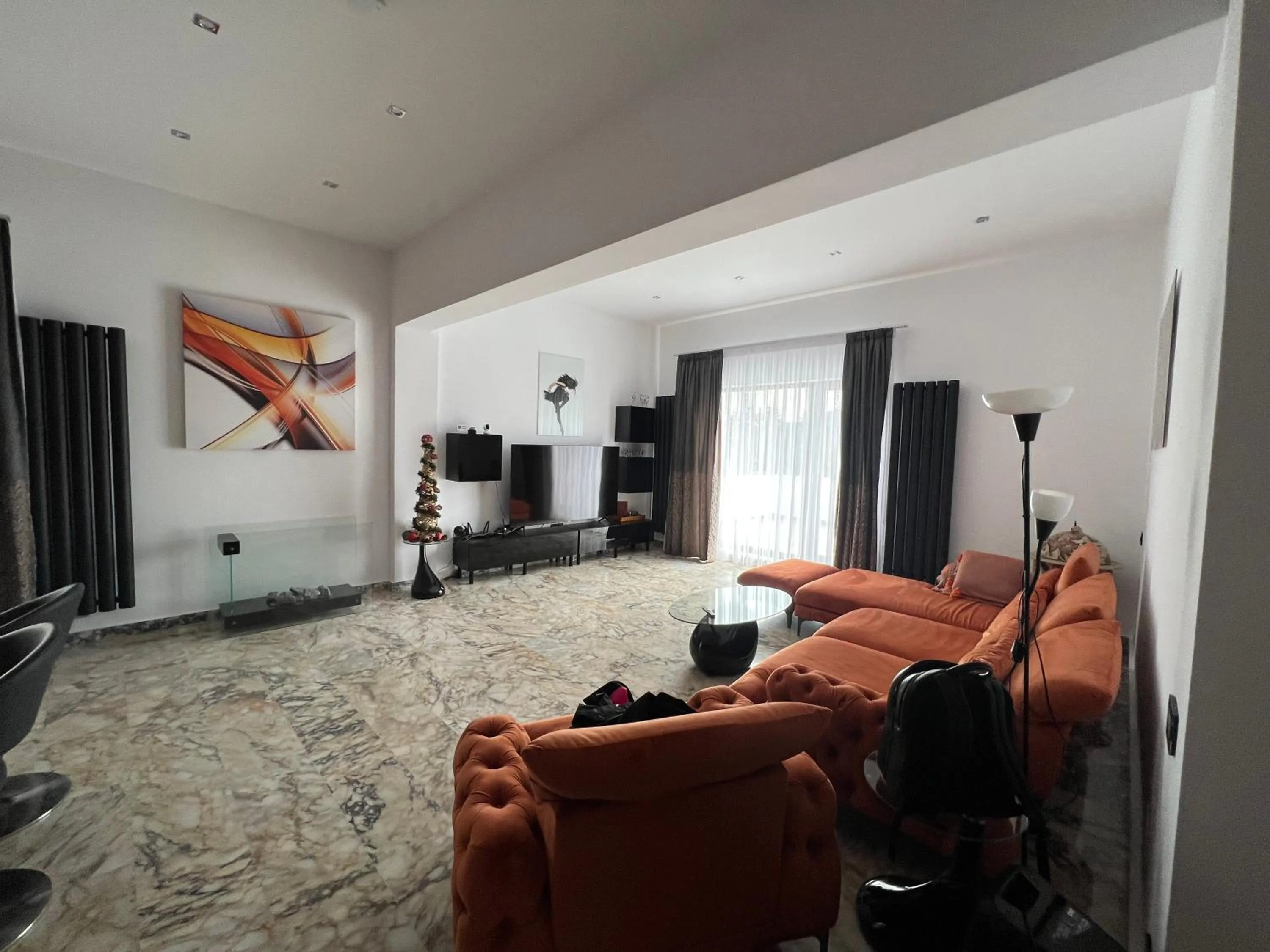 R&B Apartments