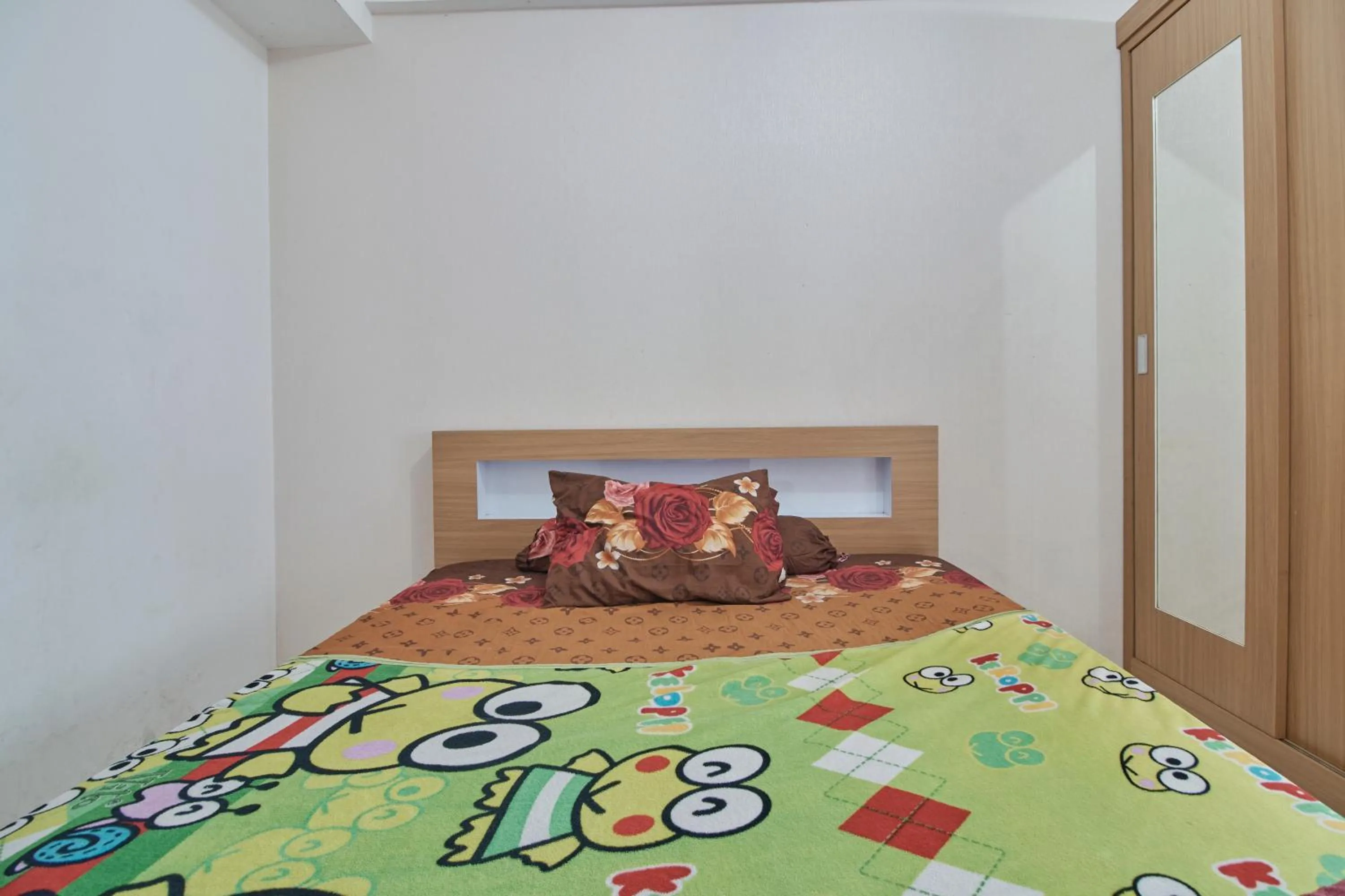 Bed in Room Rendi Gunung Putri Square