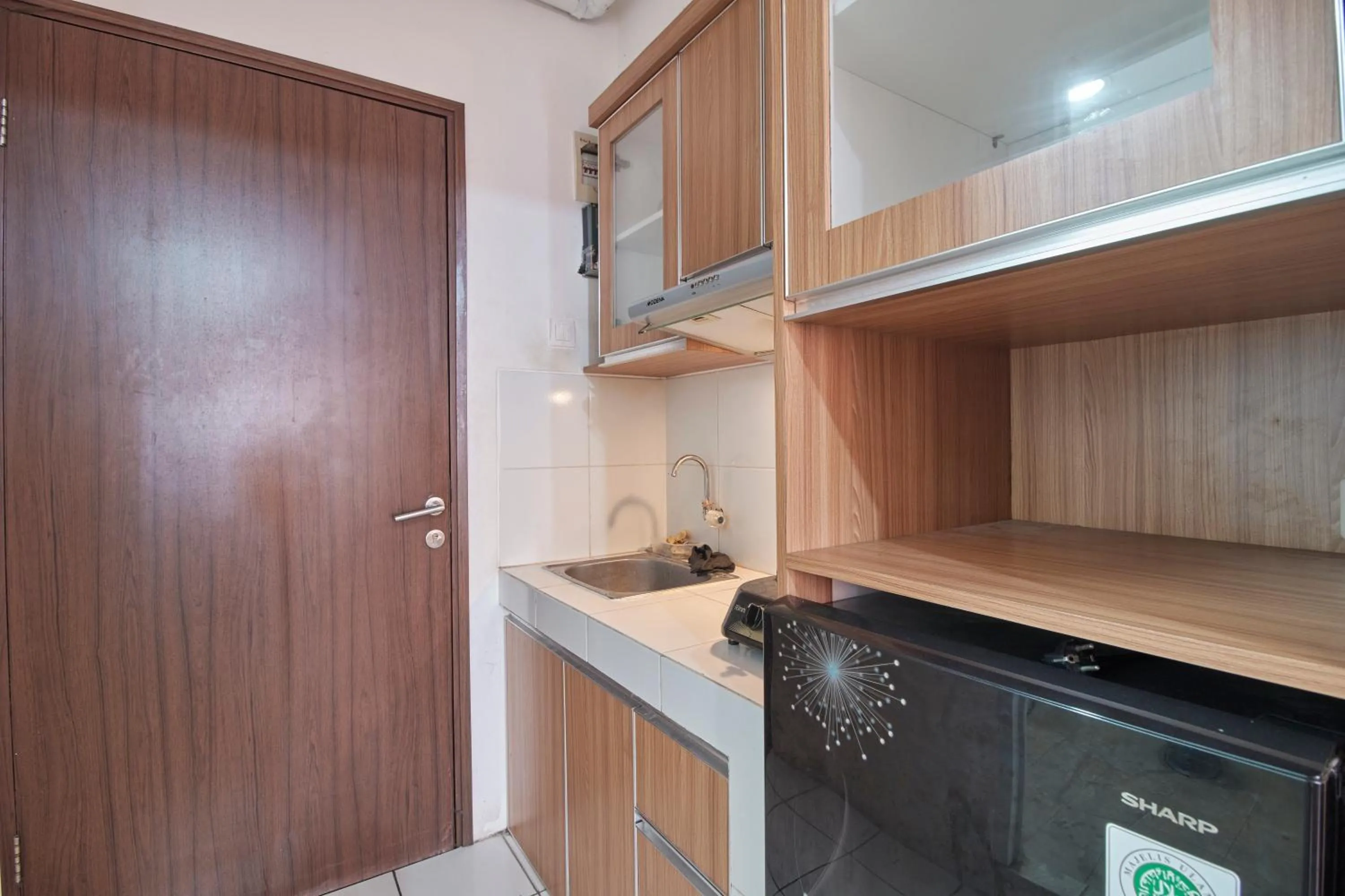 Kitchen or kitchenette in Room Rendi Gunung Putri Square