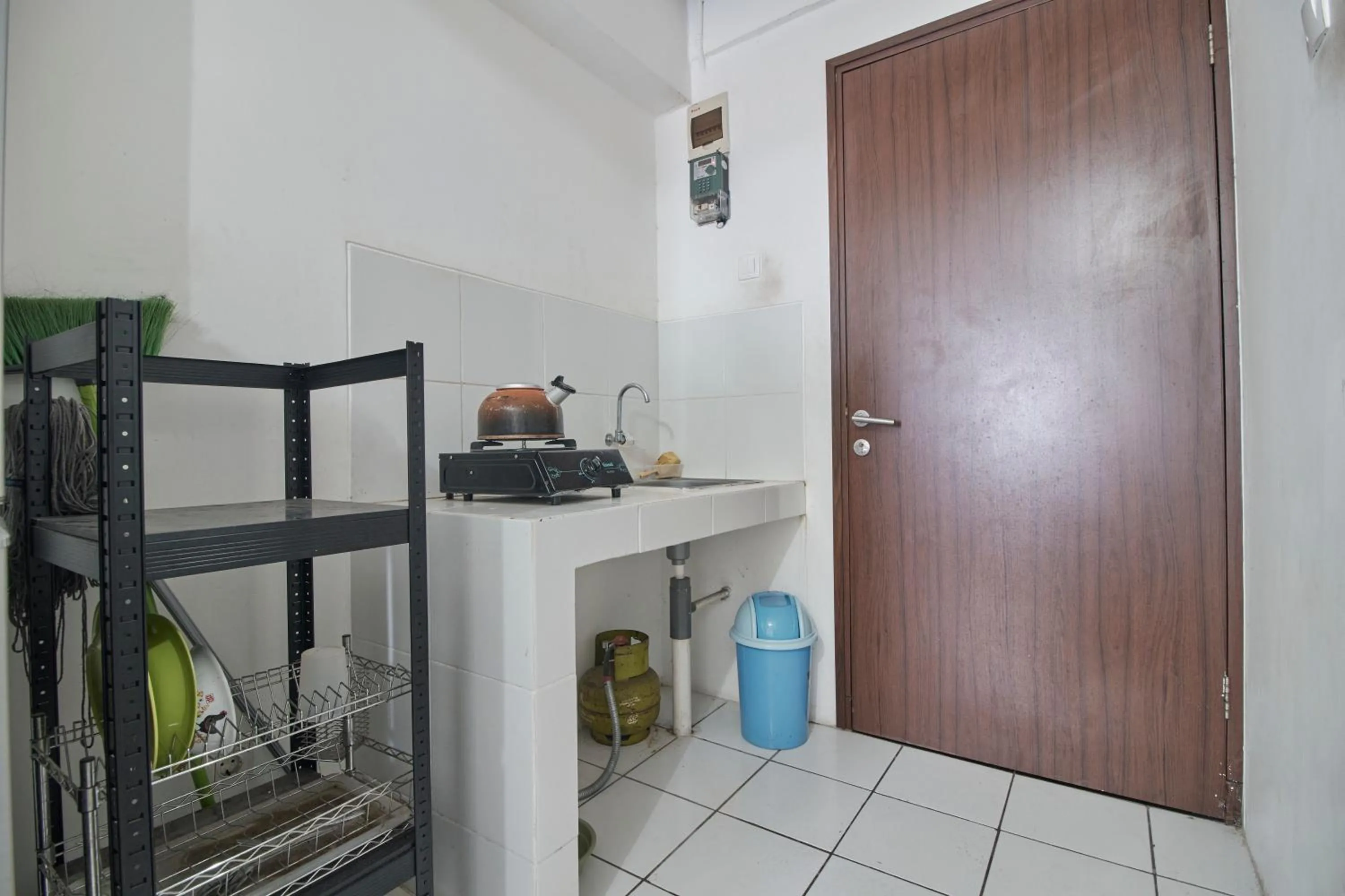 Kitchen or kitchenette in Room Rendi Gunung Putri Square