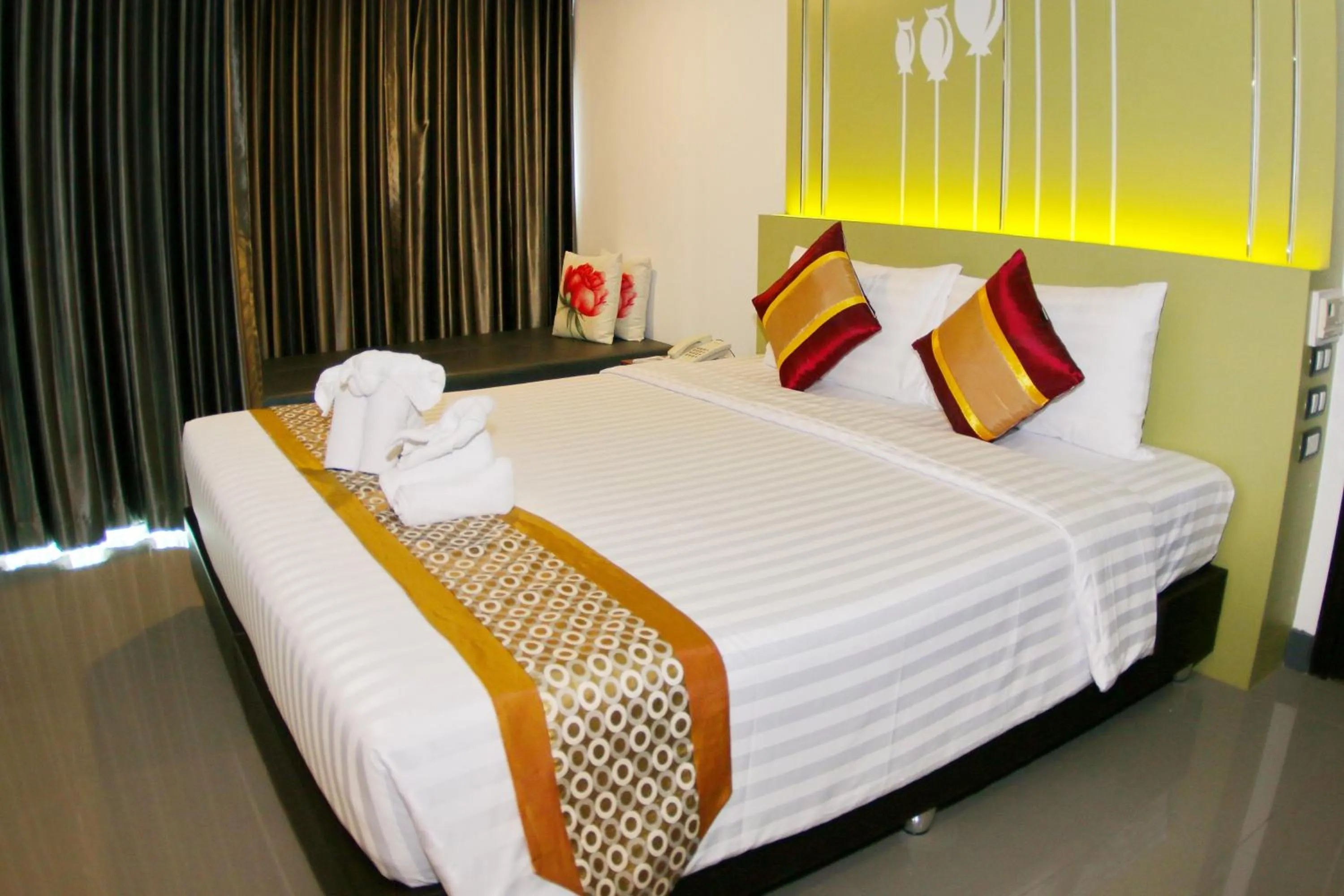 Bed in Arthitaya Green Nature Hotel & Lakkhana Poolside Resort
