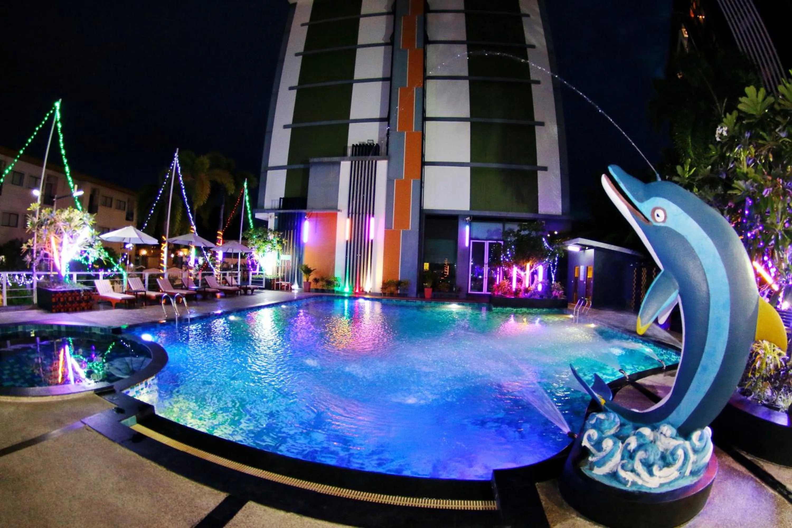 Swimming pool in Arthitaya Green Nature Hotel & Lakkhana Poolside Resort