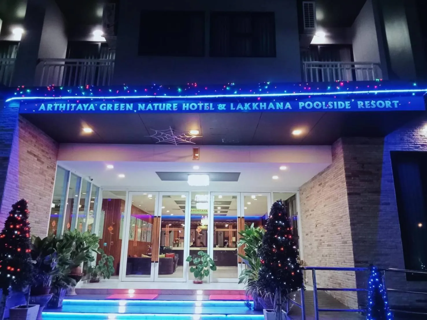 Property building in Arthitaya Green Nature Hotel & Lakkhana Poolside Resort