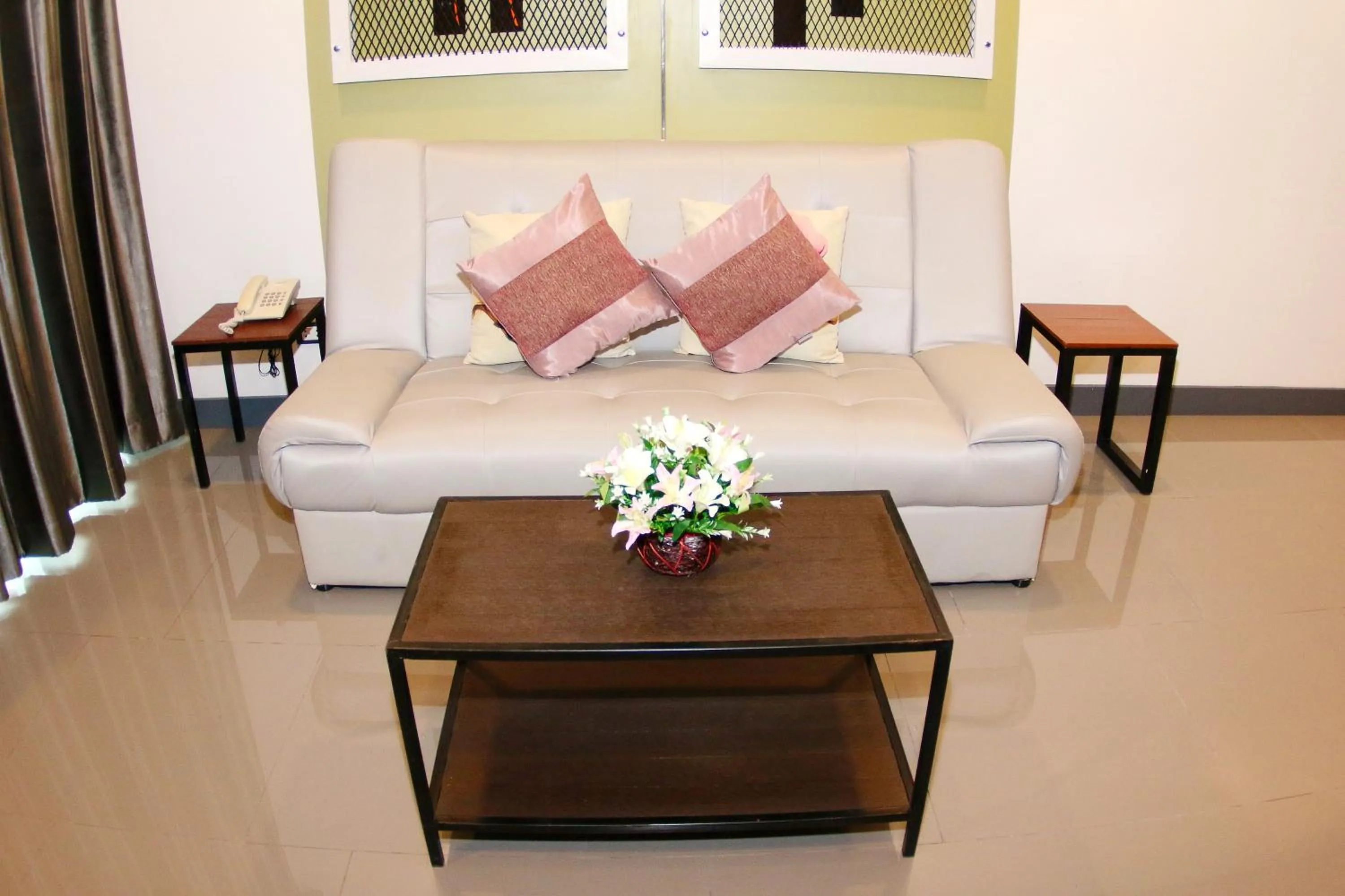 Living room in Arthitaya Green Nature Hotel & Lakkhana Poolside Resort