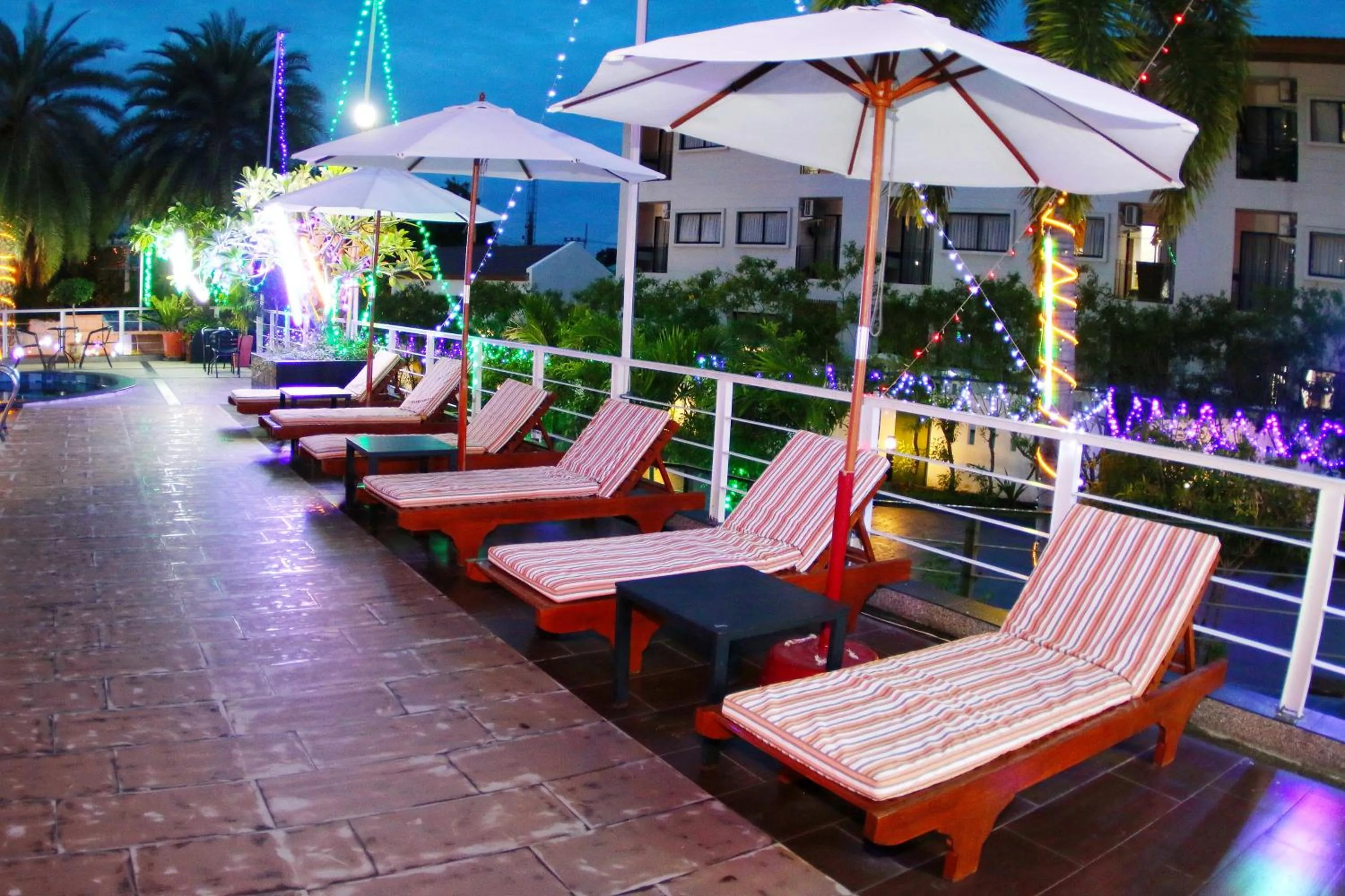 Pool view in Arthitaya Green Nature Hotel & Lakkhana Poolside Resort