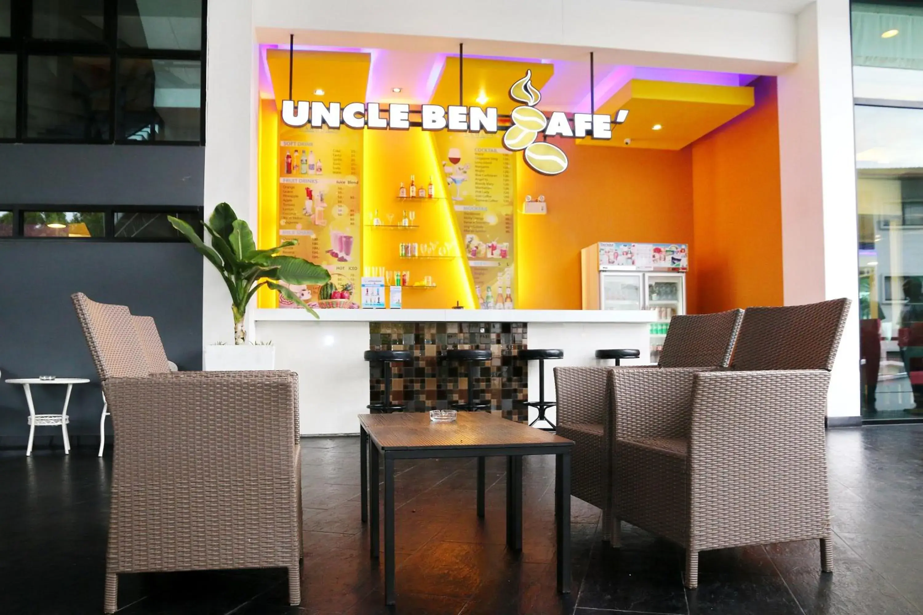 Lounge or bar in Arthitaya Green Nature Hotel & Lakkhana Poolside Resort Lounge or bar in Arthitaya Green Nature Hotel & Lakkhana Poolside Resort