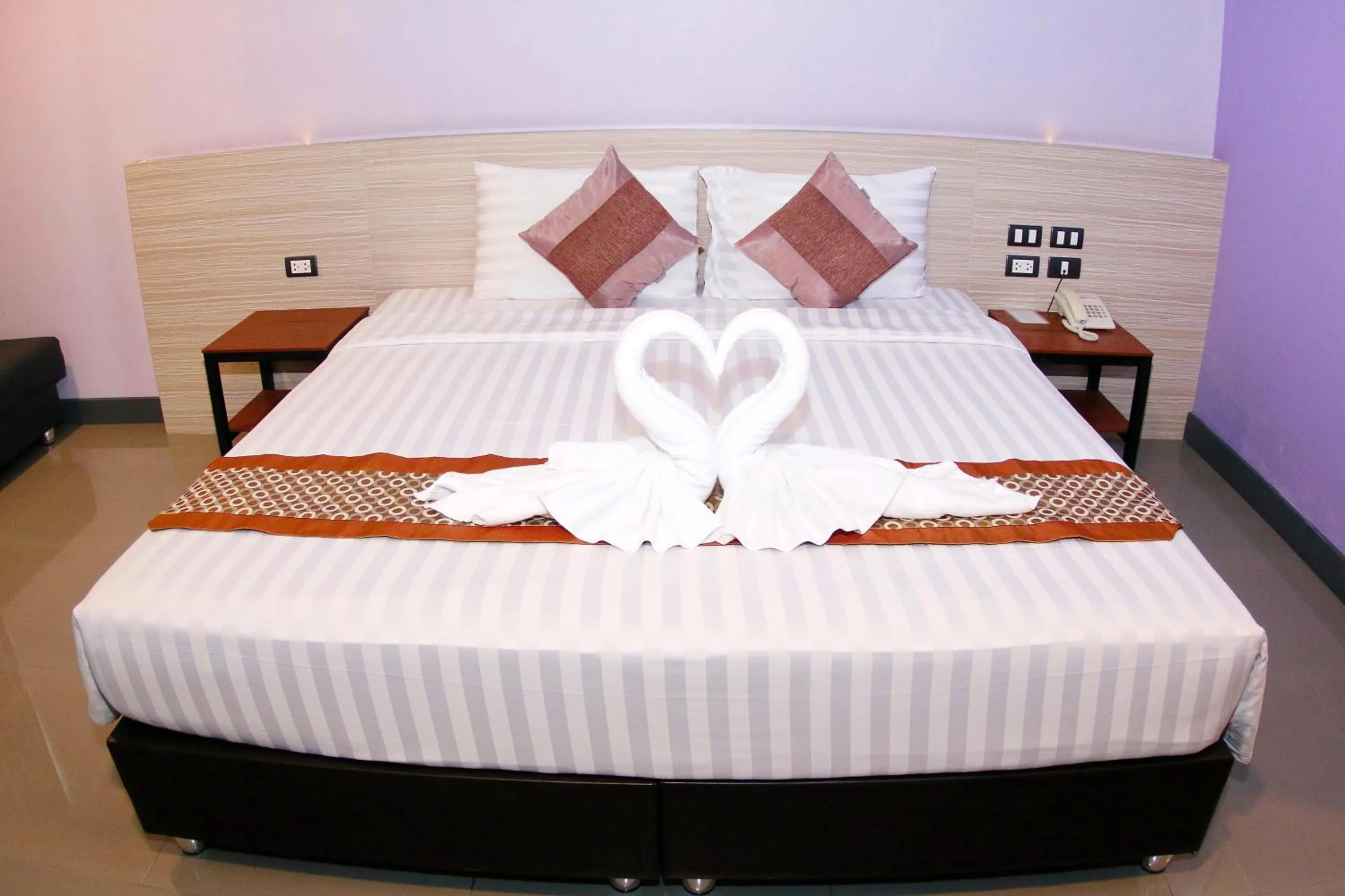 Bed in Arthitaya Green Nature Hotel & Lakkhana Poolside Resort