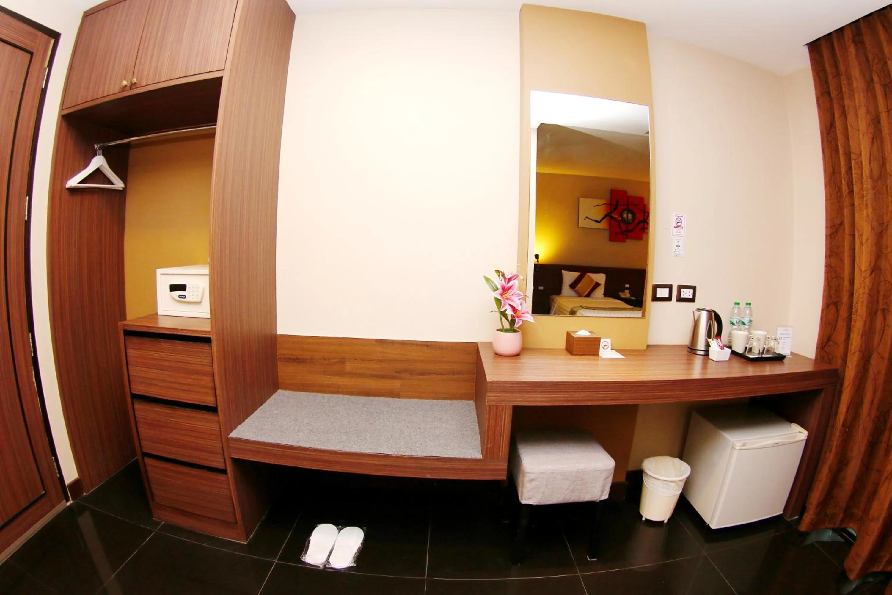 safe in Arthitaya Green Nature Hotel & Lakkhana Poolside Resort