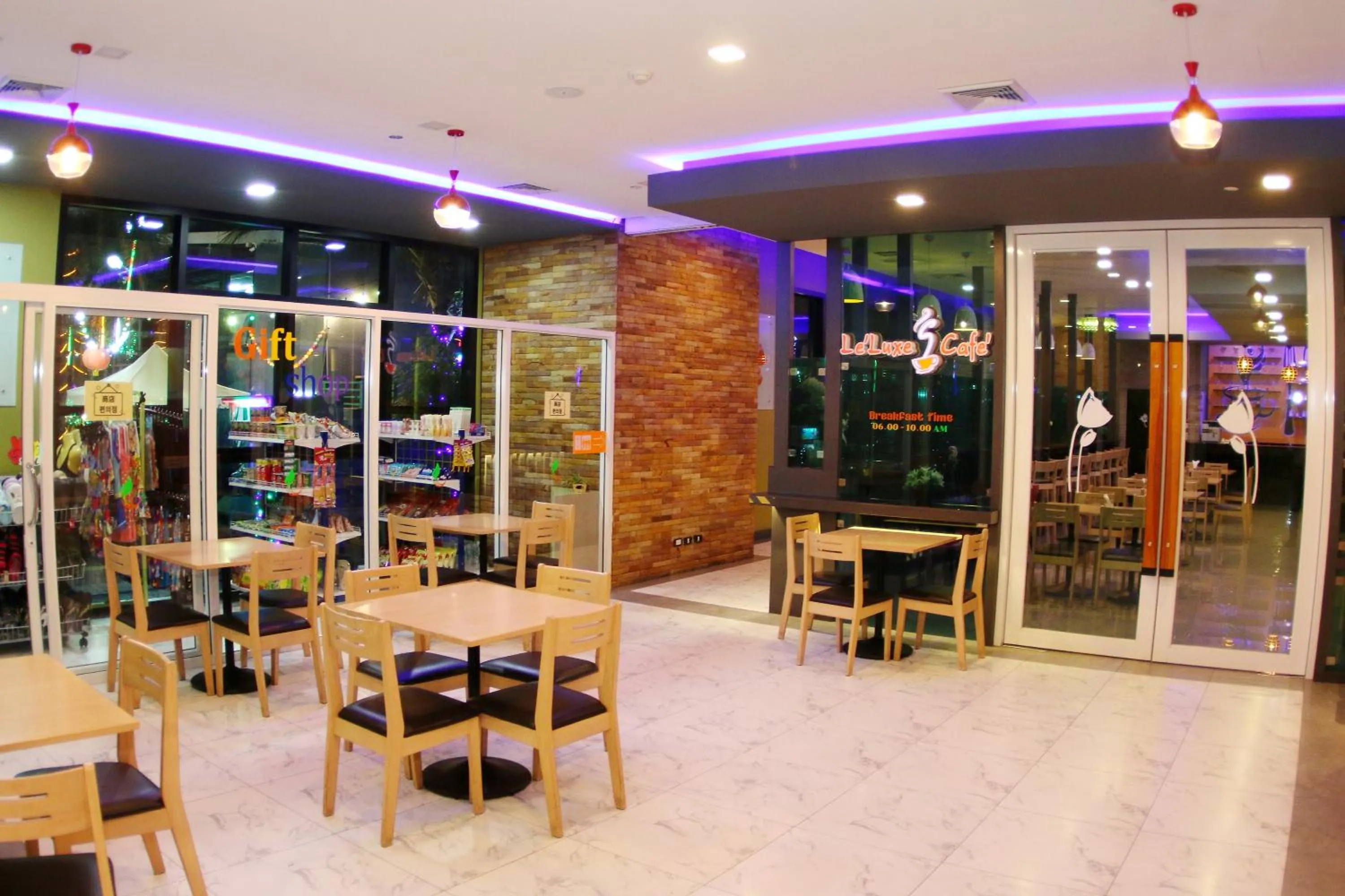 Restaurant/places to eat in Arthitaya Green Nature Hotel & Lakkhana Poolside Resort