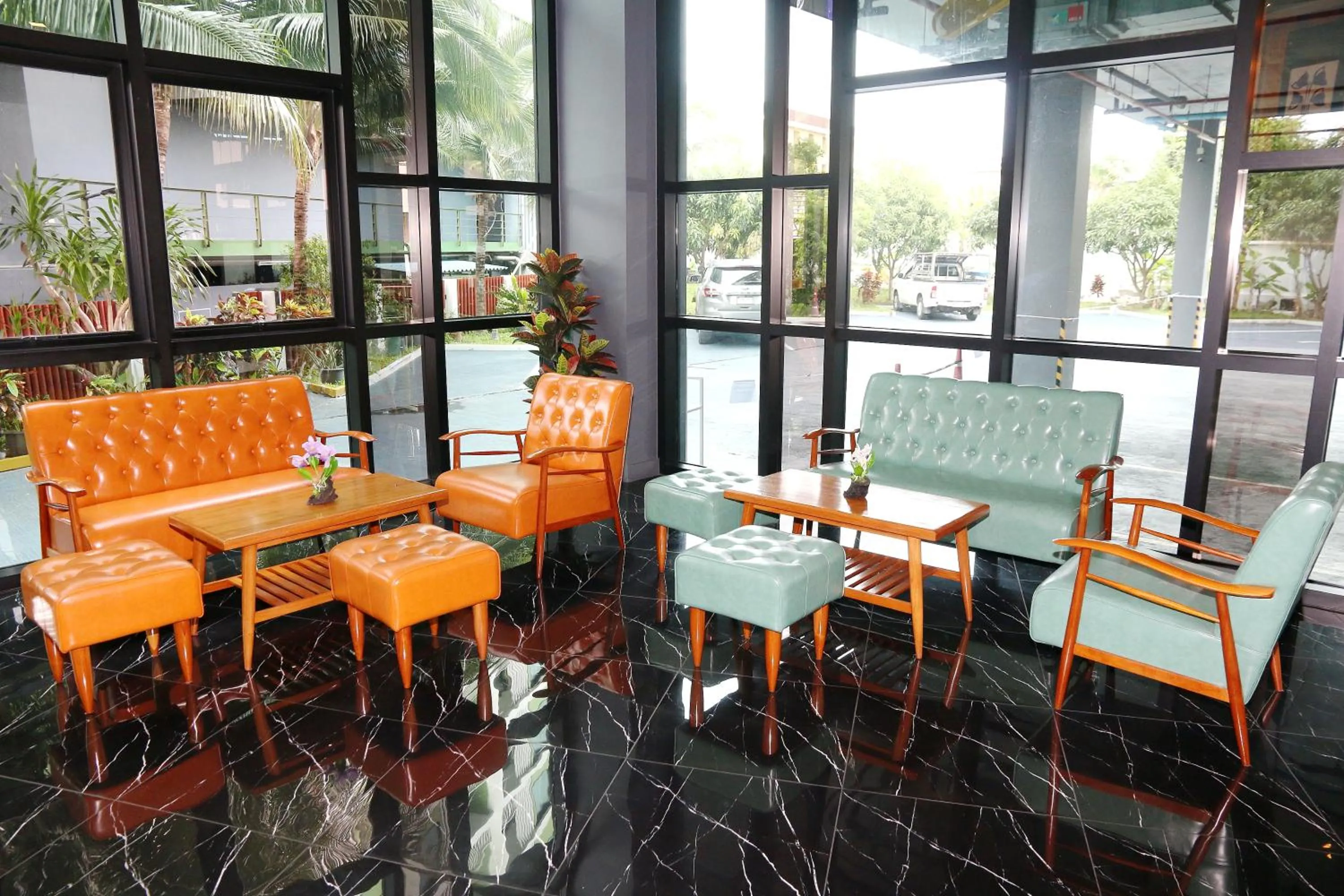 Communal lounge/ TV room in Arthitaya Green Nature Hotel & Lakkhana Poolside Resort