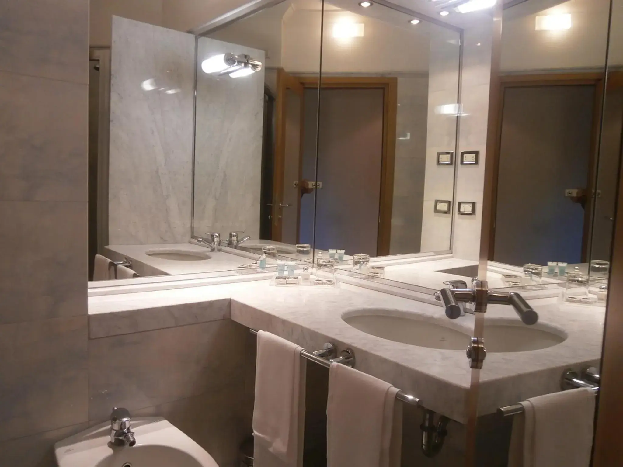 Bathroom in Enea Hotel Aprilia Bathroom in Enea Hotel Aprilia