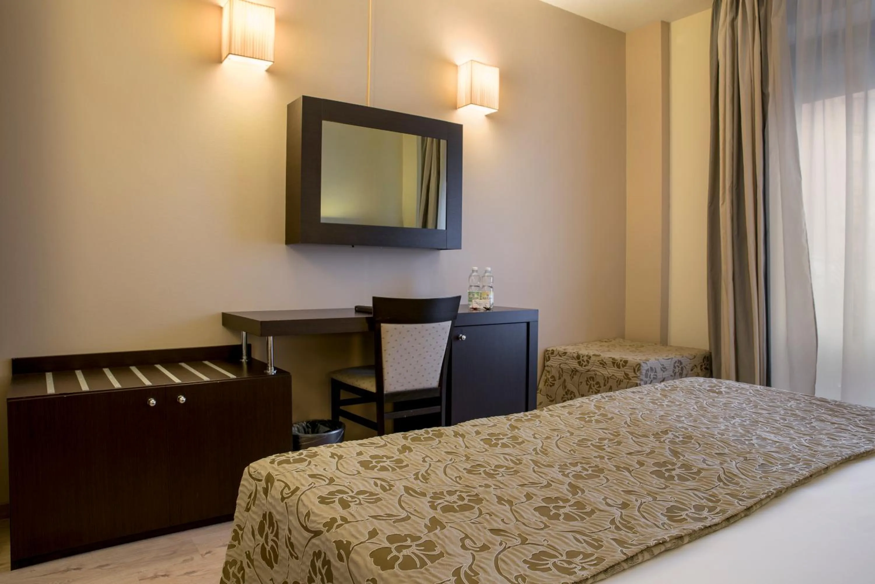 Photo of the whole room, Bed in Hotel Executive