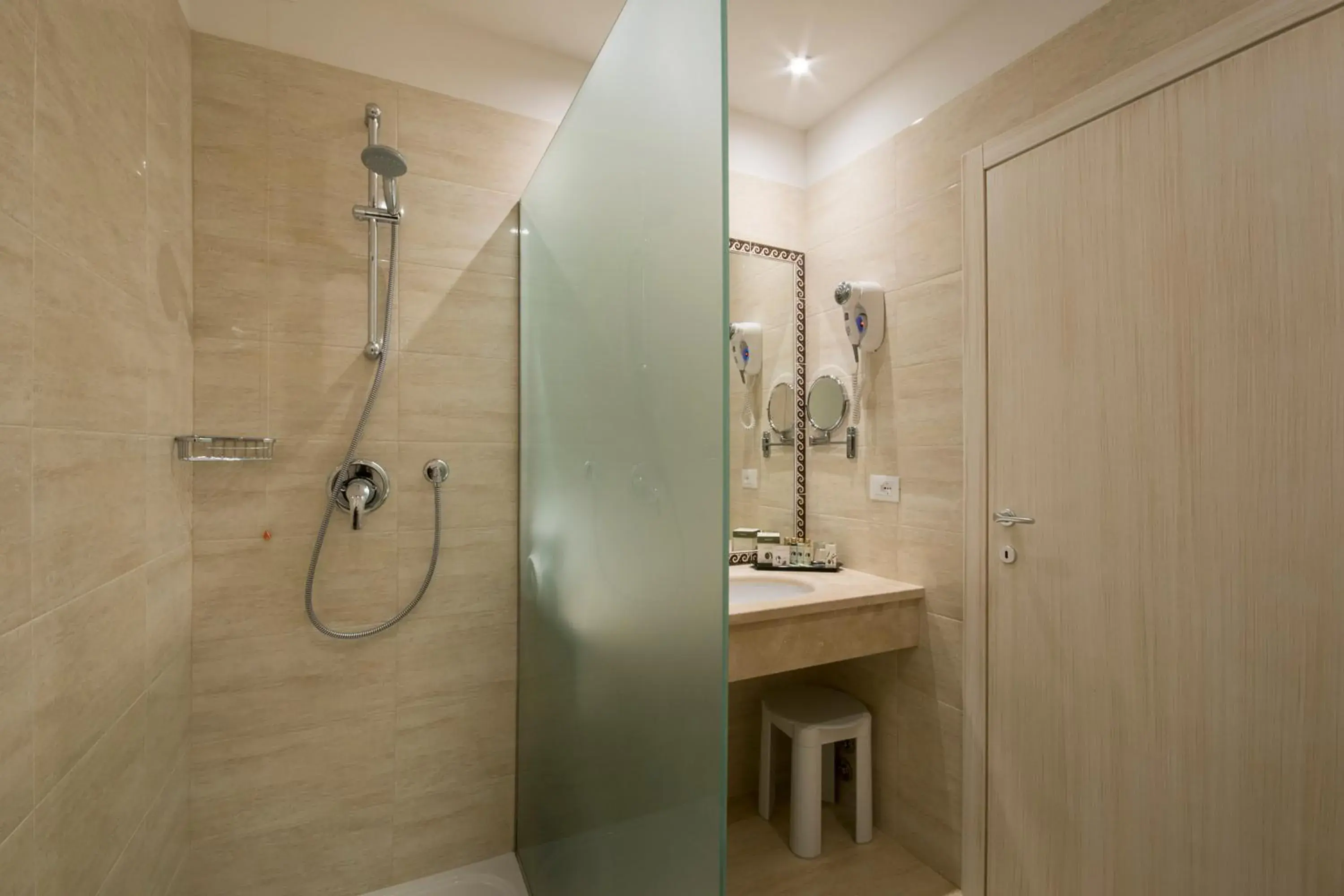 Bathroom in Hotel Executive Bathroom in Hotel Executive