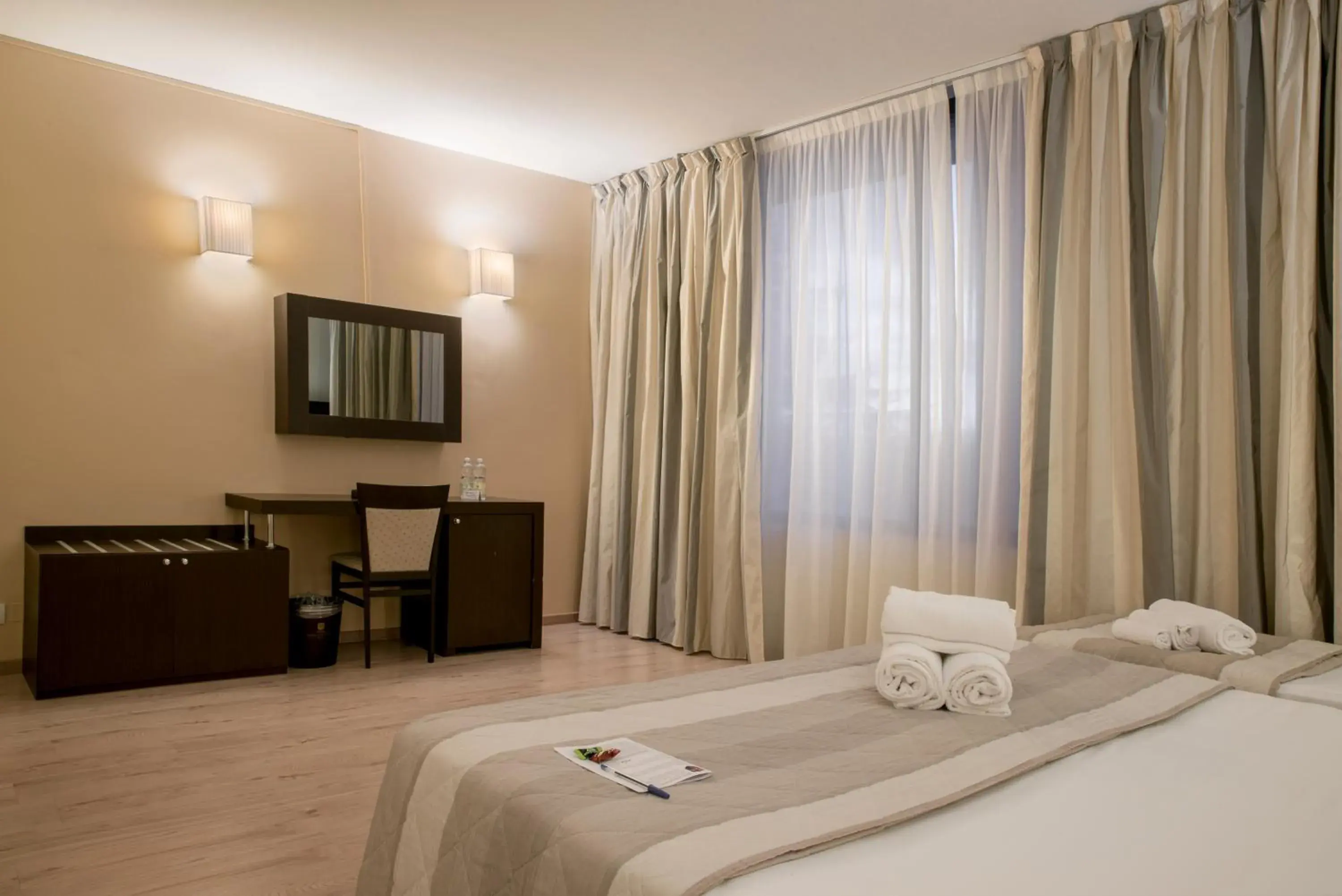 Photo of the whole room, Bed in Hotel Executive Photo of the whole room, Bed in Hotel Executive