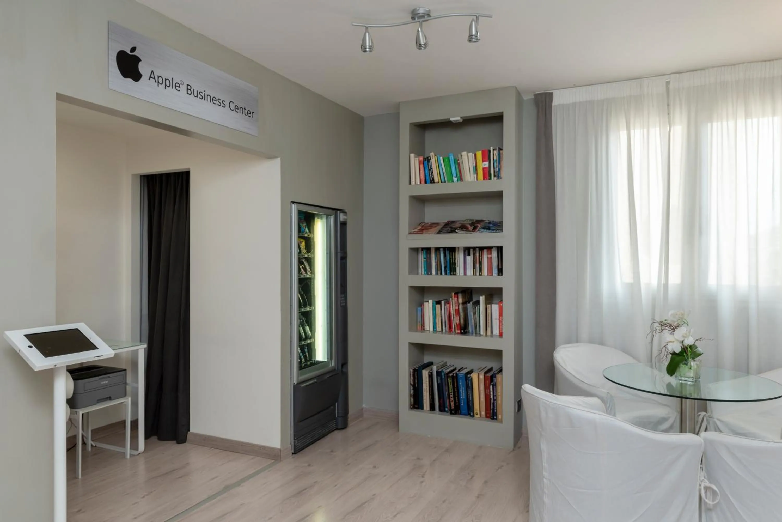 Area and facilities in Hotel Executive