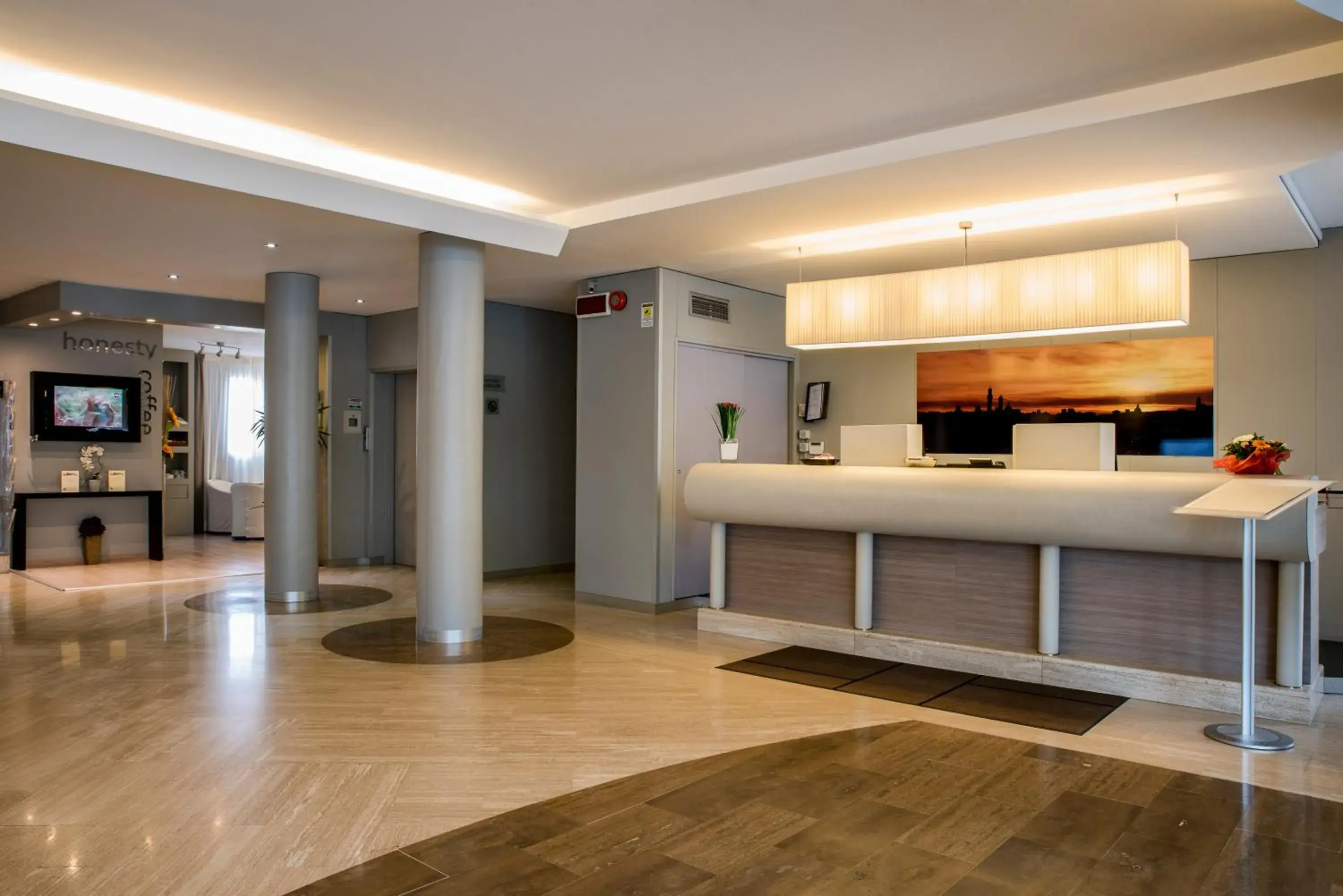 Lobby or reception in Hotel Executive Lobby or reception in Hotel Executive