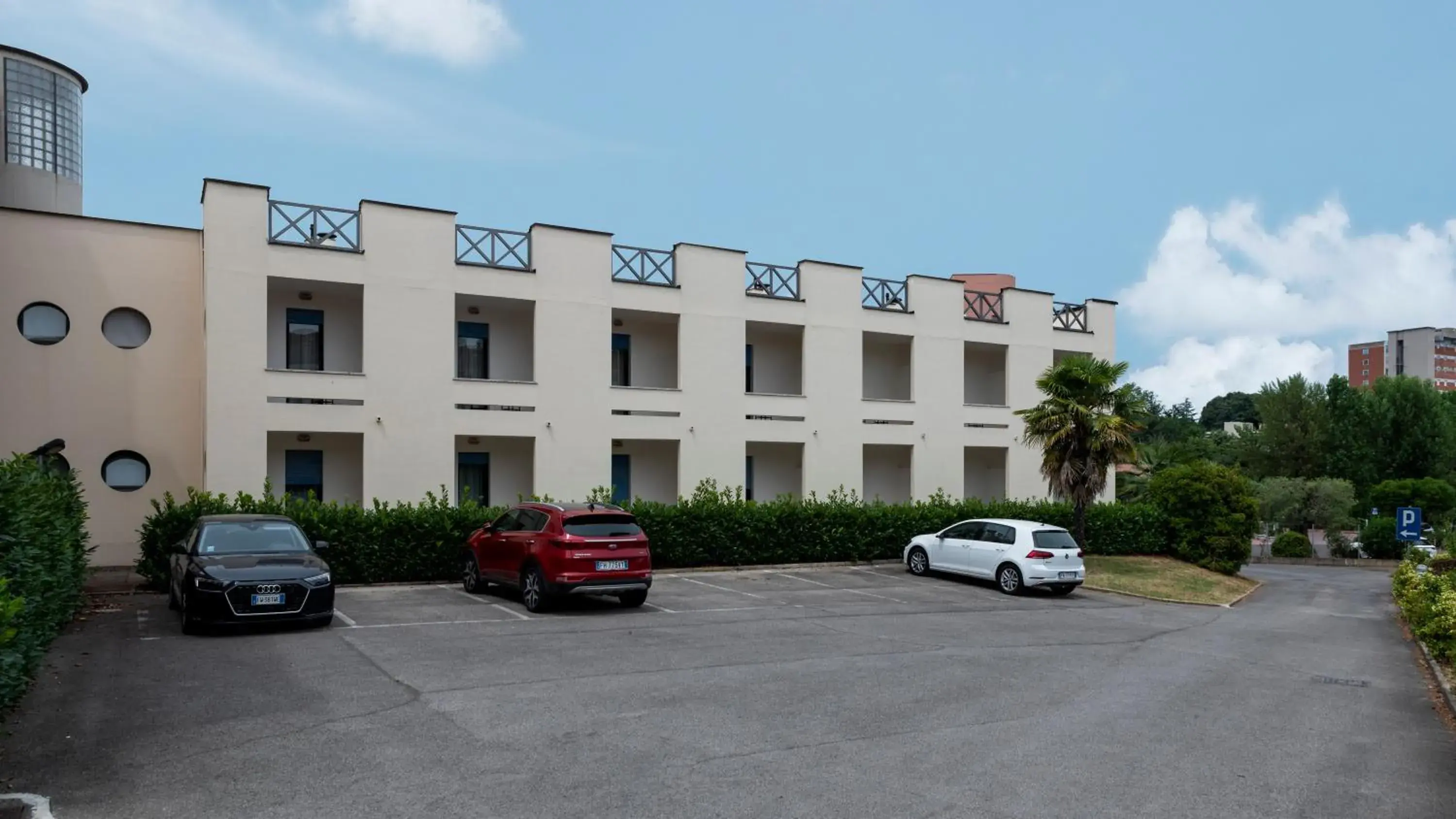 Property building in Hotel Executive Property building in Hotel Executive