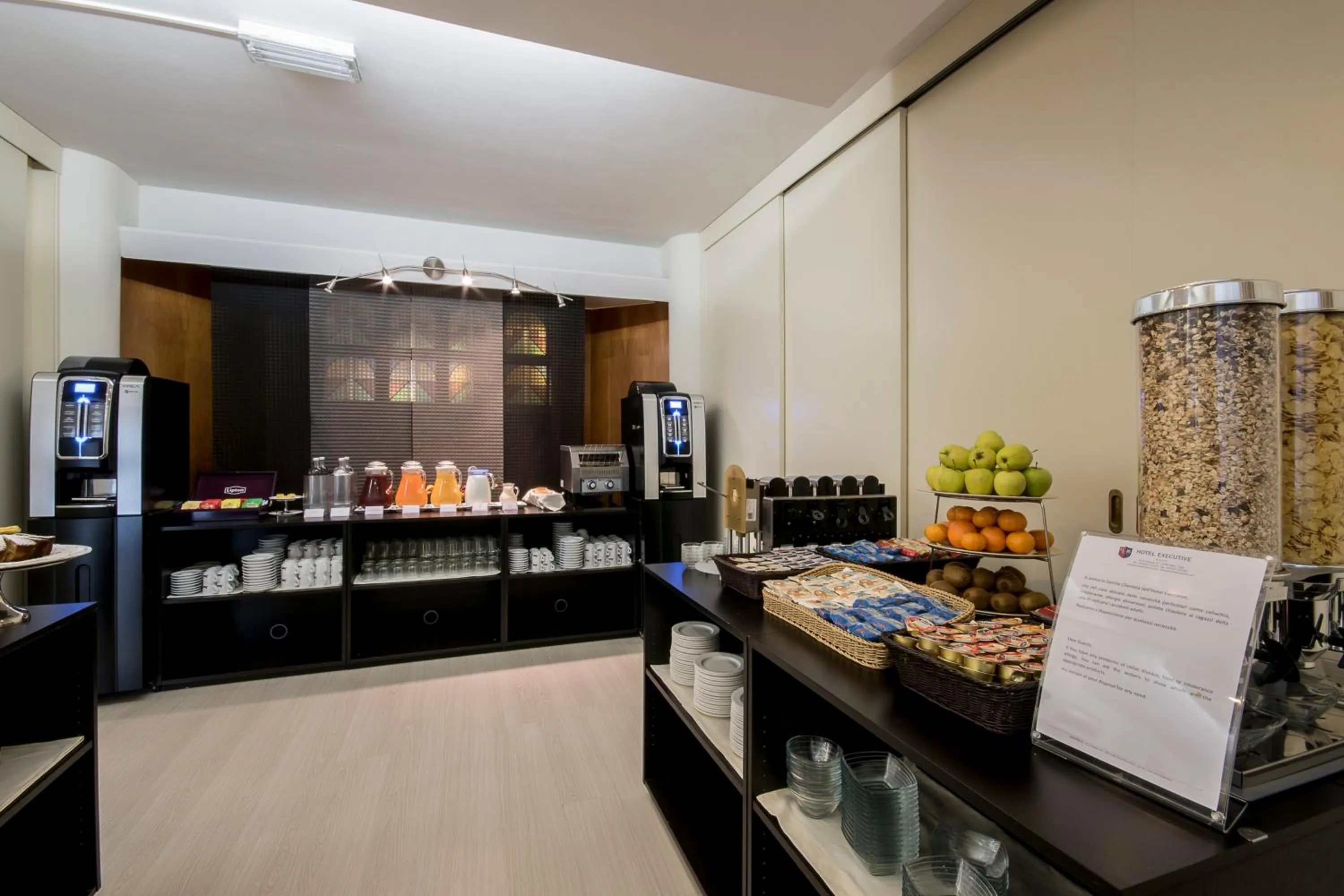 Buffet breakfast in Hotel Executive