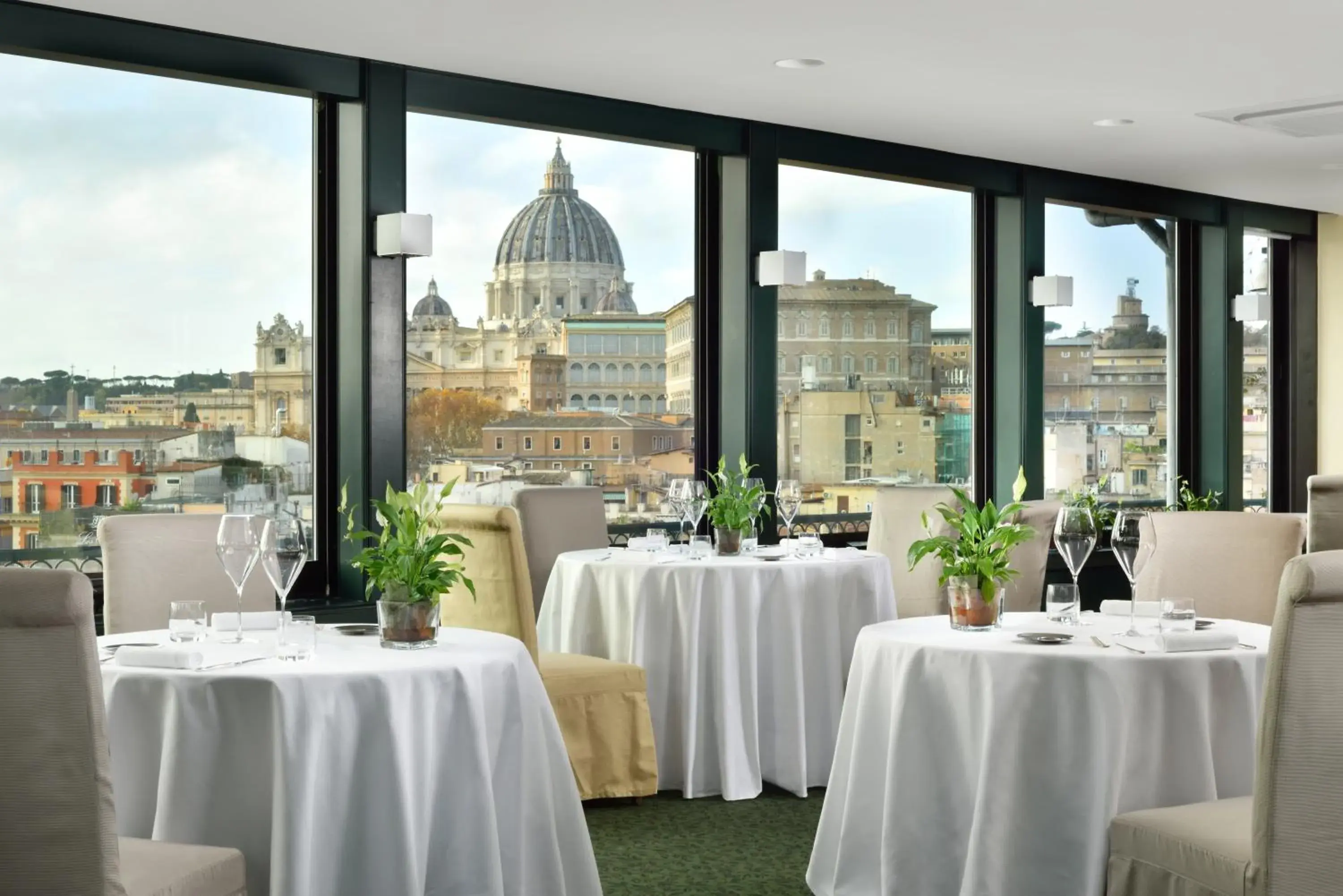 Restaurant/places to eat in Atlante Star Hotel Restaurant/places to eat in Atlante Star Hotel