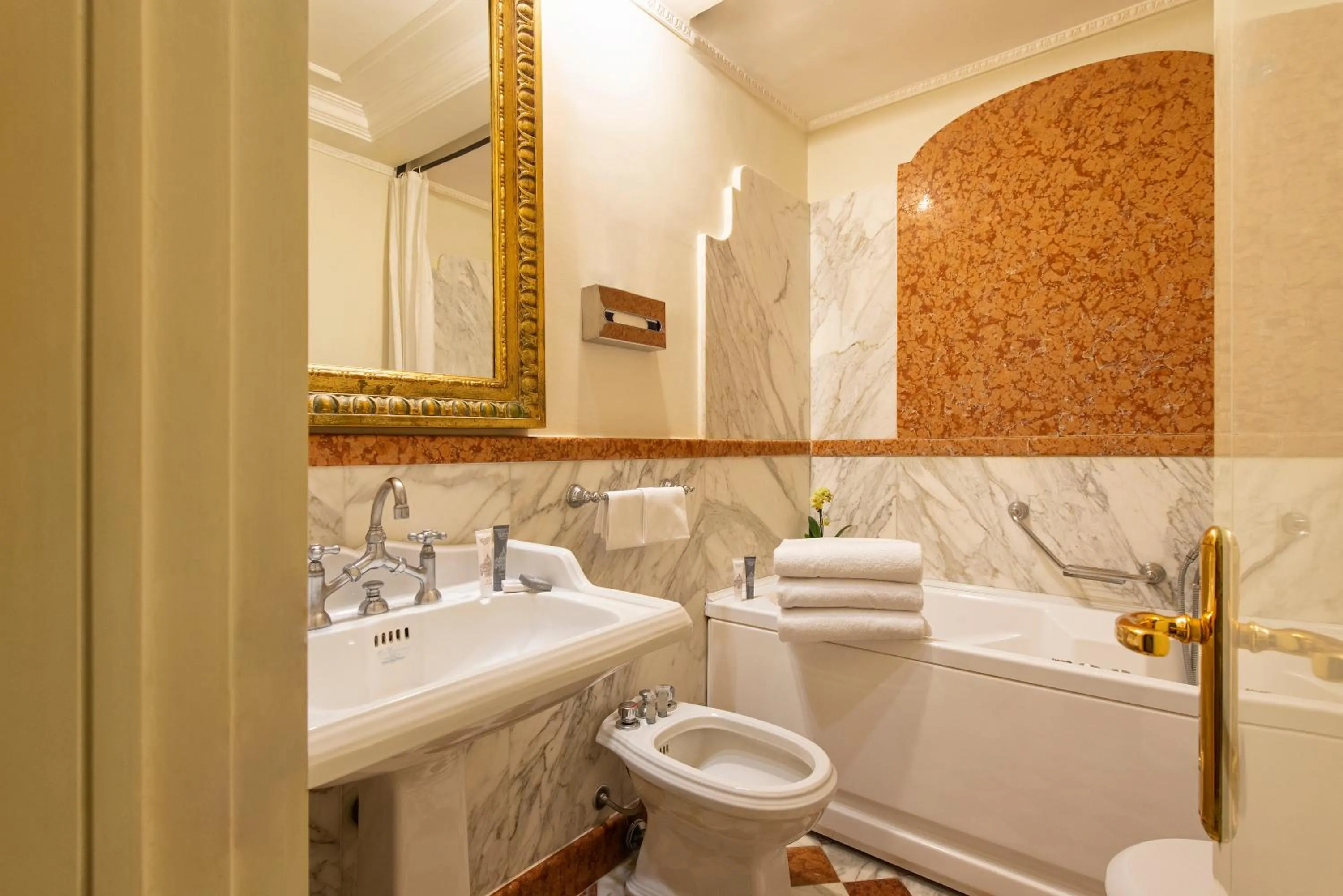 Bathroom in Atlante Star Hotel