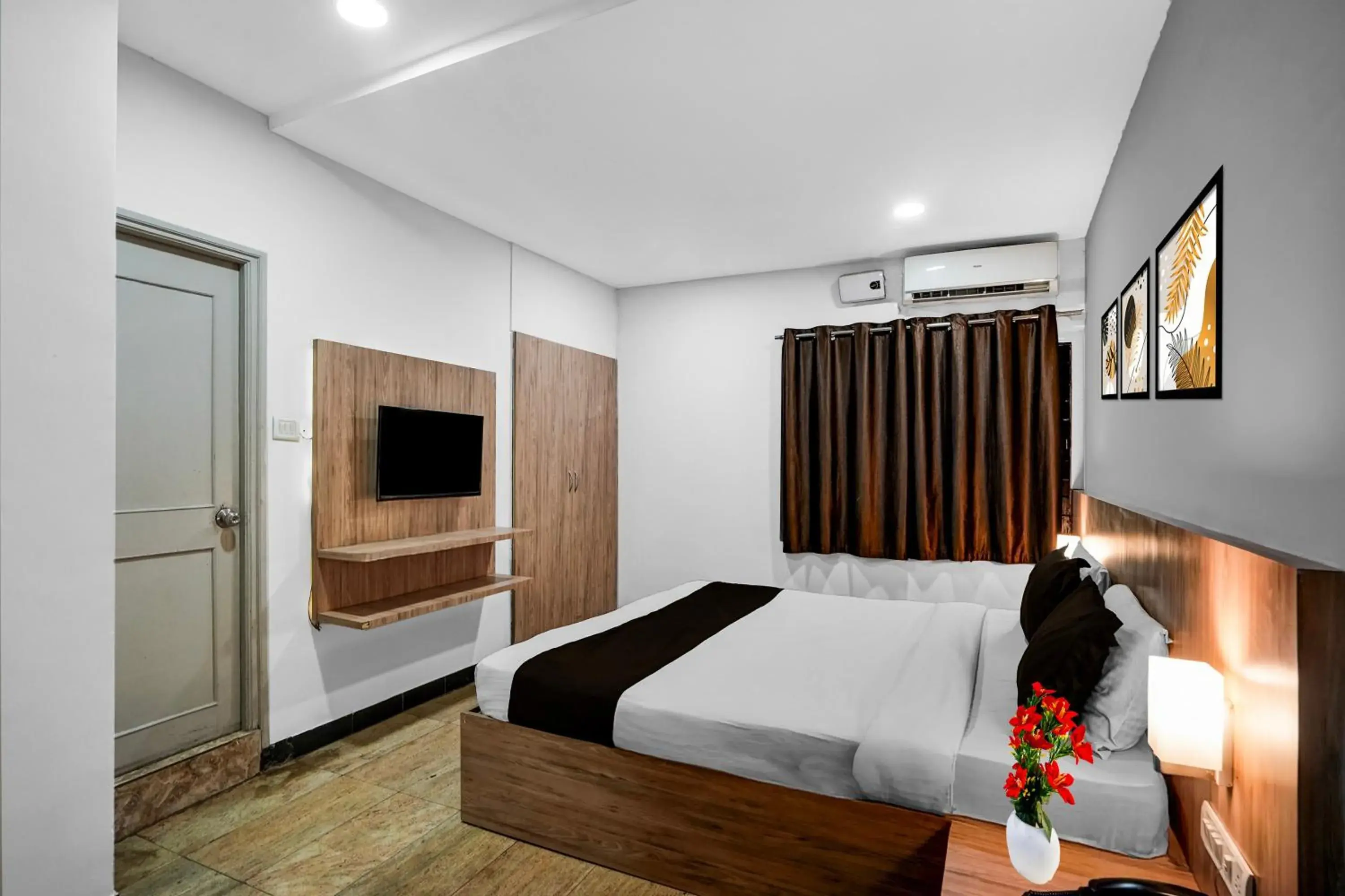 Classic Triple Room - single occupancy in Super Townhouse Richmond MG Road Metro Formerly Richmond Residency Classic Triple Room - single occupancy in Super Townhouse Richmond MG Road Metro Formerly Richmond Residency