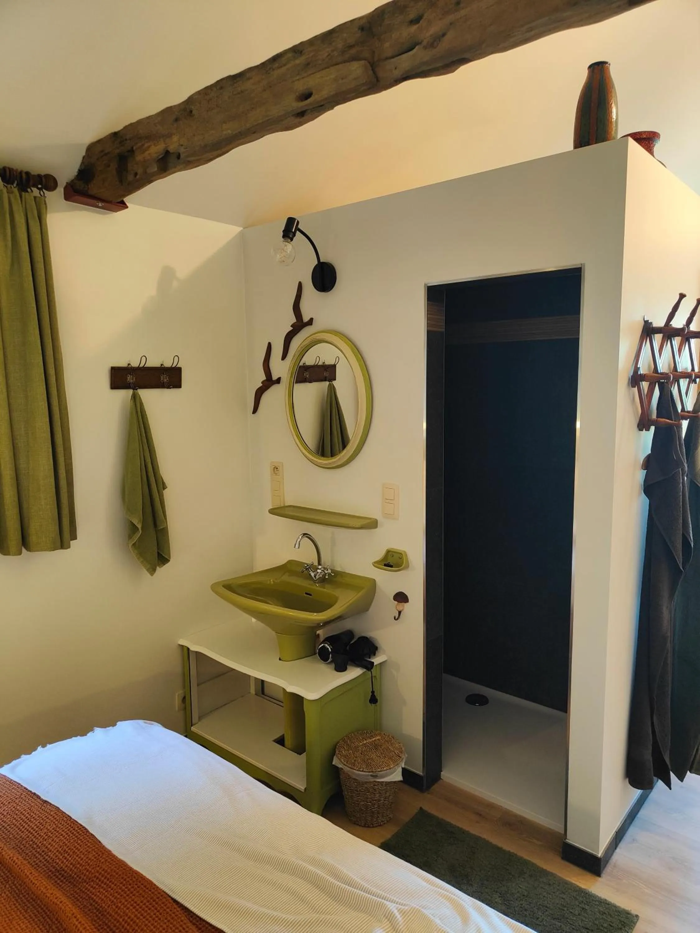 Bathroom, Bed in Le Clos des Brumes