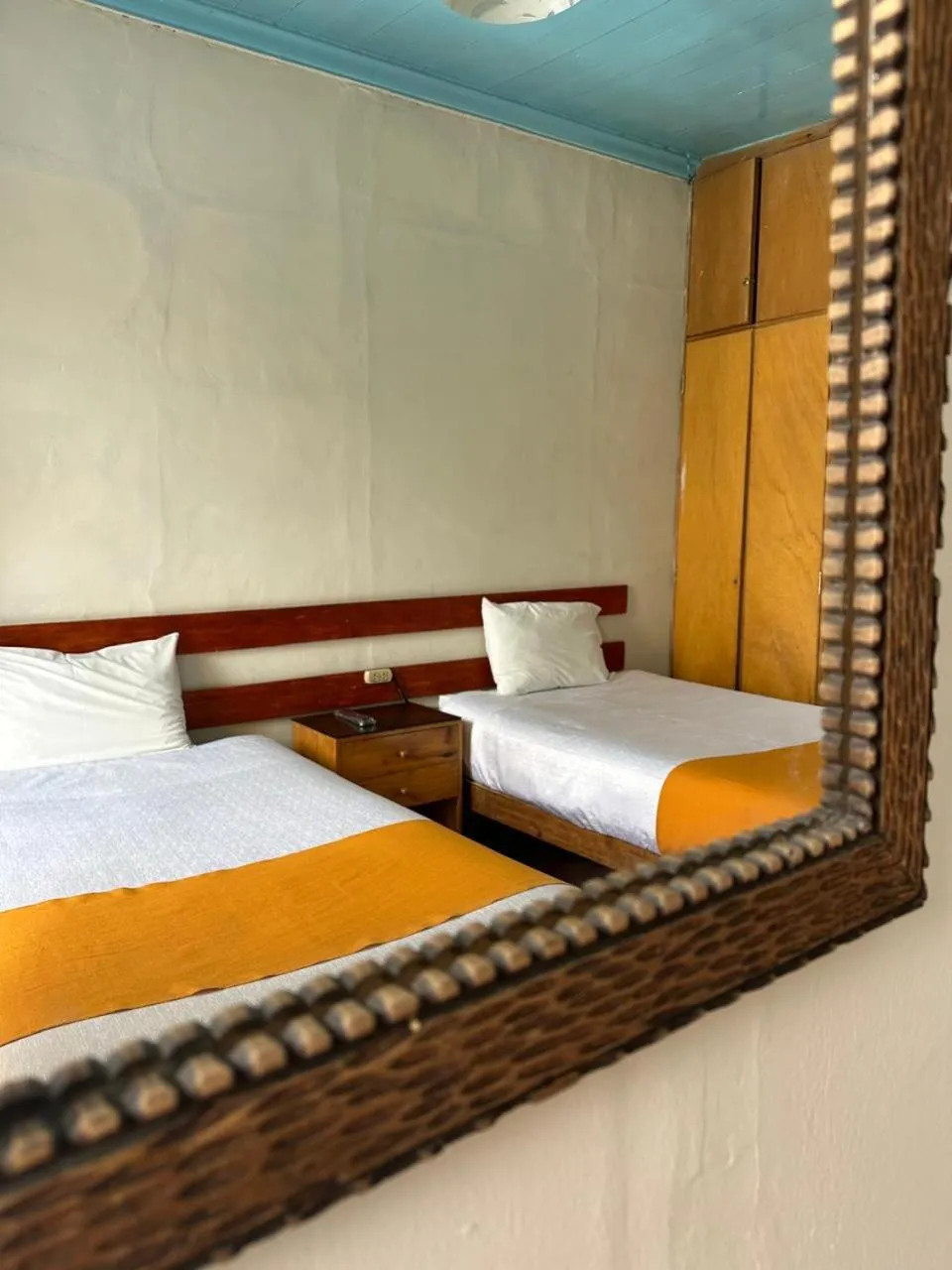 Economy Twin Room with Shared Bathroom in Hostal Lluvia de Oro