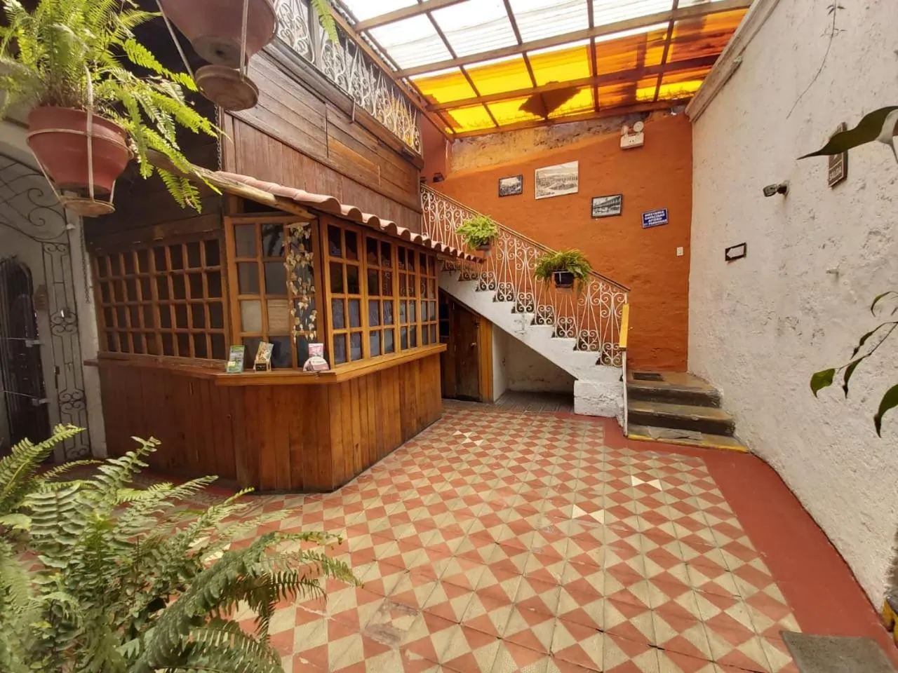 Hostal Lluvia de Oro