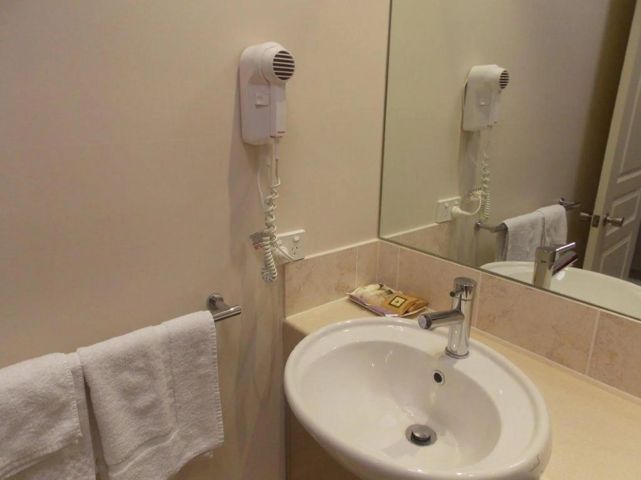 Bathroom in Emerald Executive Apartments