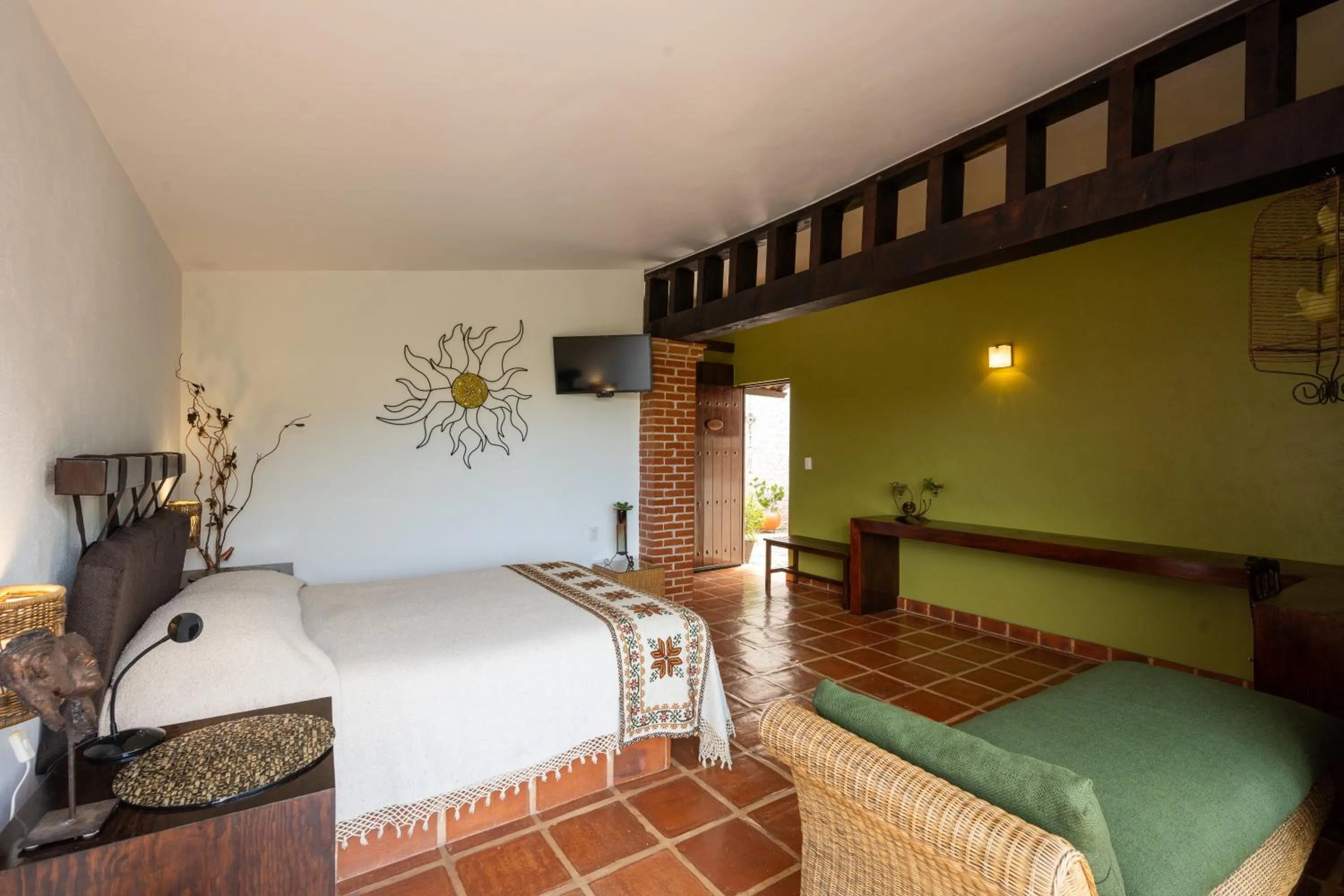 Double Room with Balcony in El Cantar del Viento- Hotel Boutique