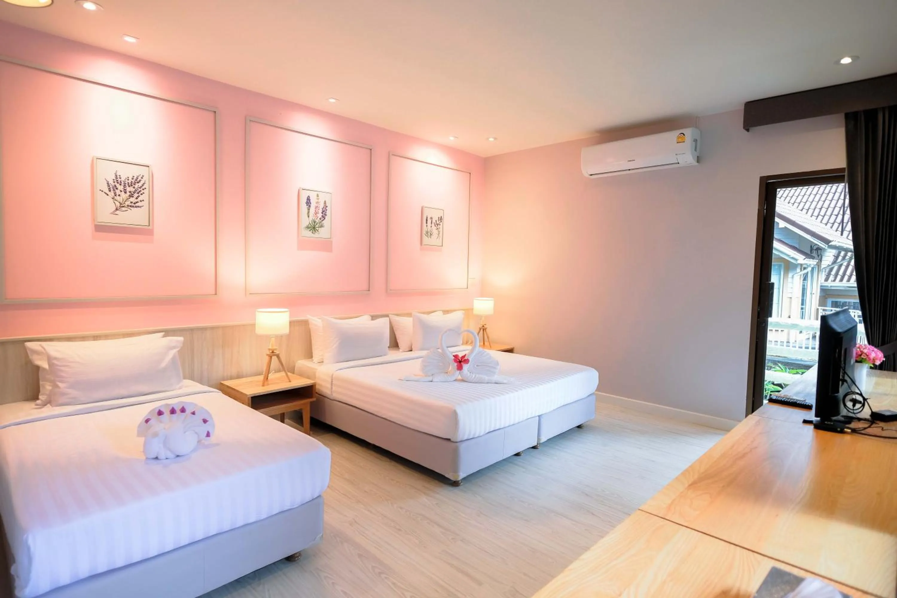 Bed in Phukaew Resort & Adventure Park