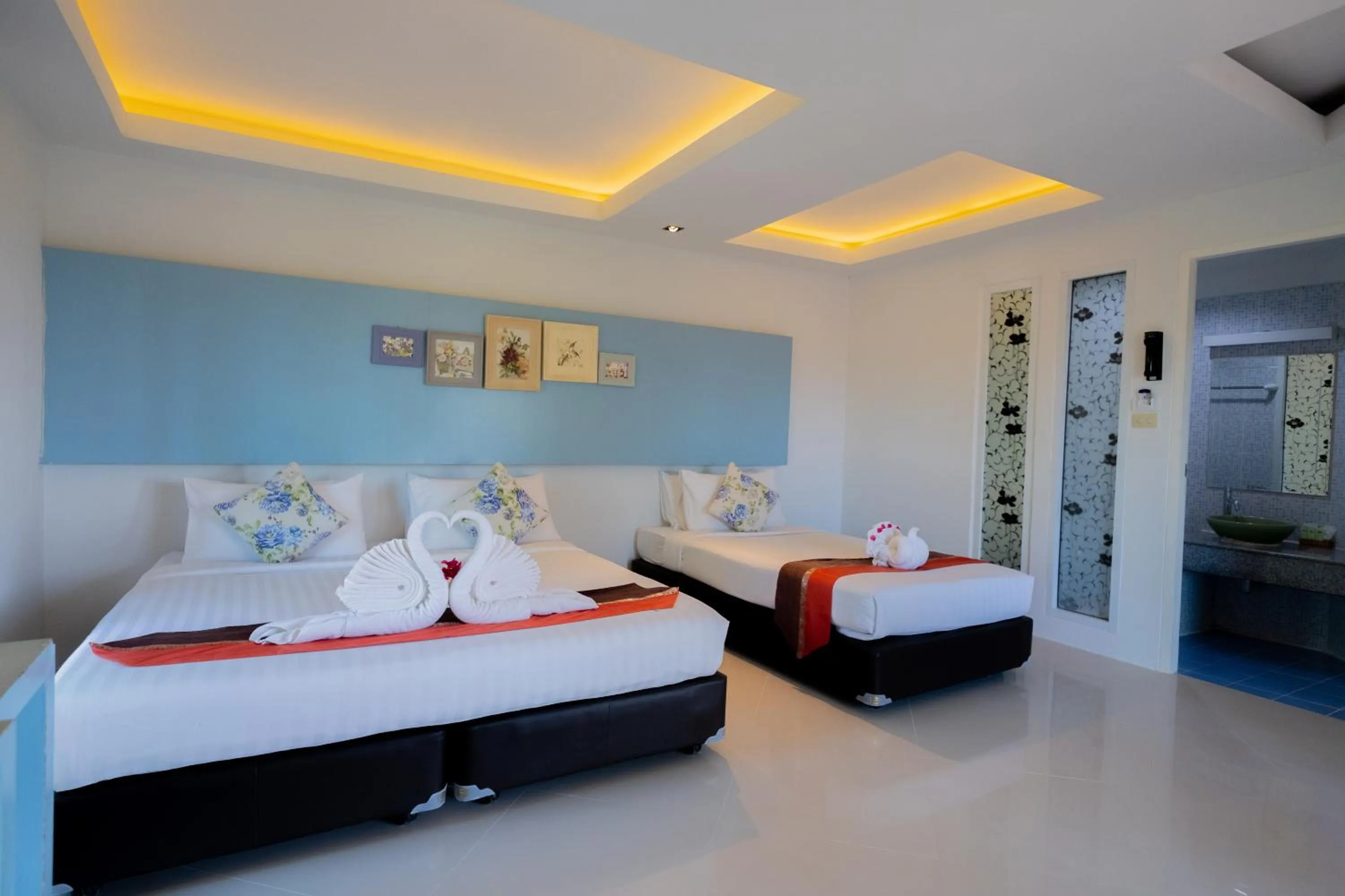 Bed in Phukaew Resort & Adventure Park