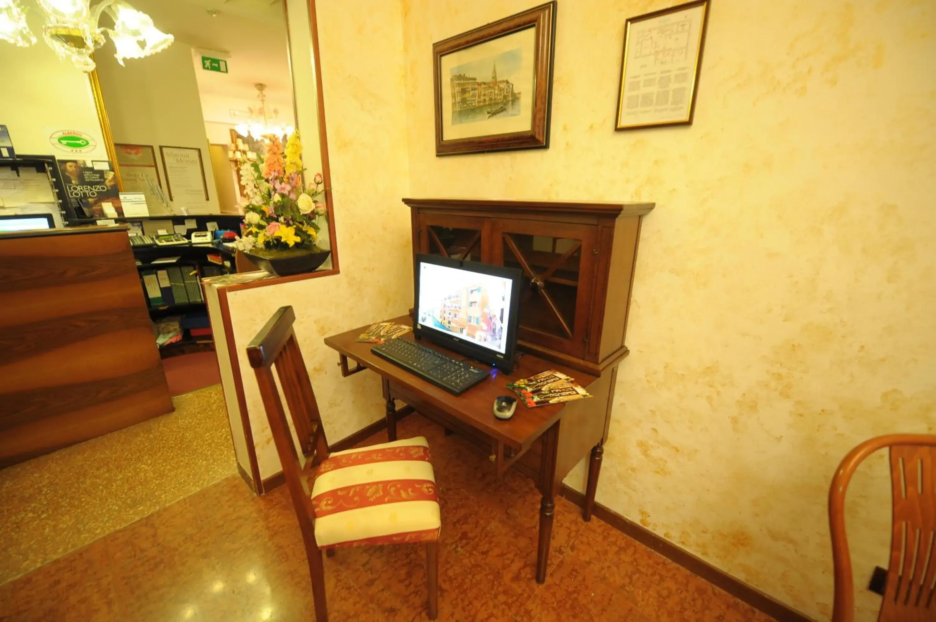 Lobby or reception in Hotel Mercurio Lobby or reception in Hotel Mercurio