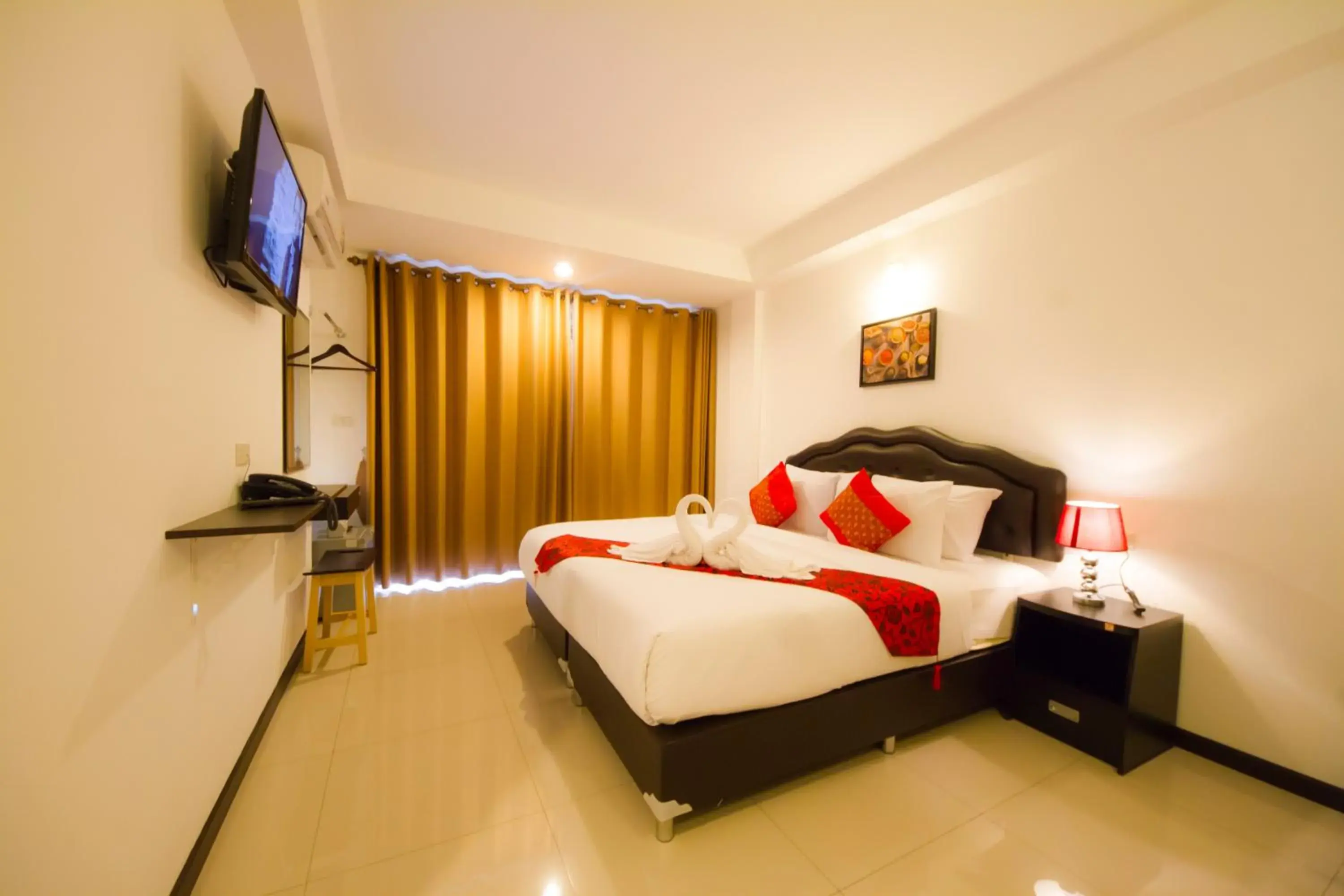 Photo of the whole room, Bed in TH beach hotel Photo of the whole room, Bed in TH beach hotel